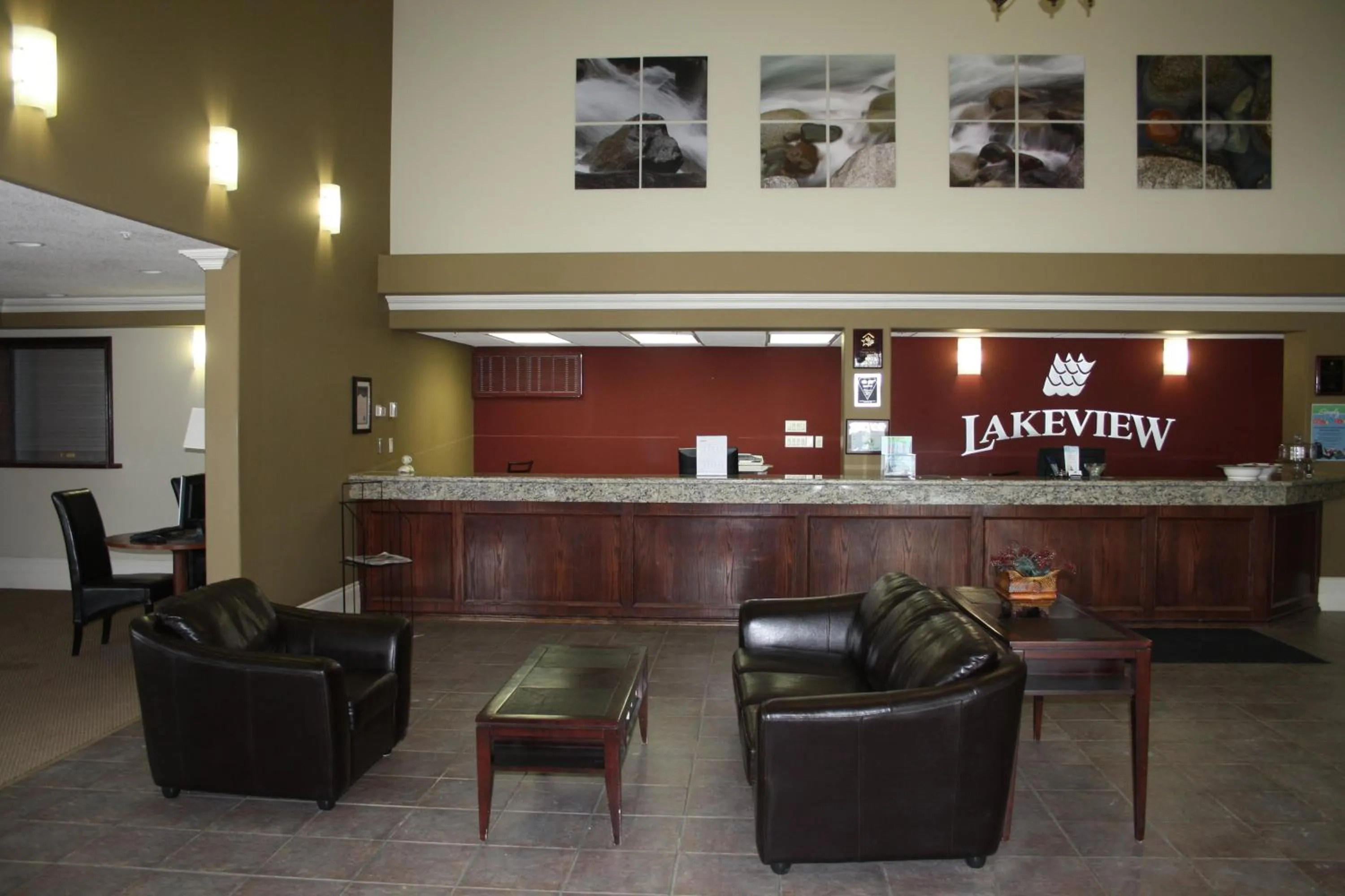 Lobby or reception in Lakeview Inns & Suites - Edson Airport West