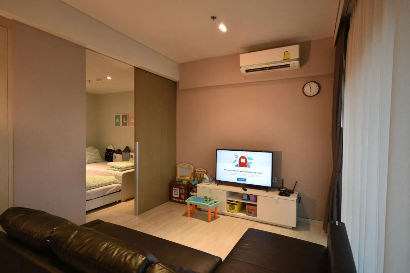 TV and multimedia, Bed in Veranda residence pattaya By Kzy