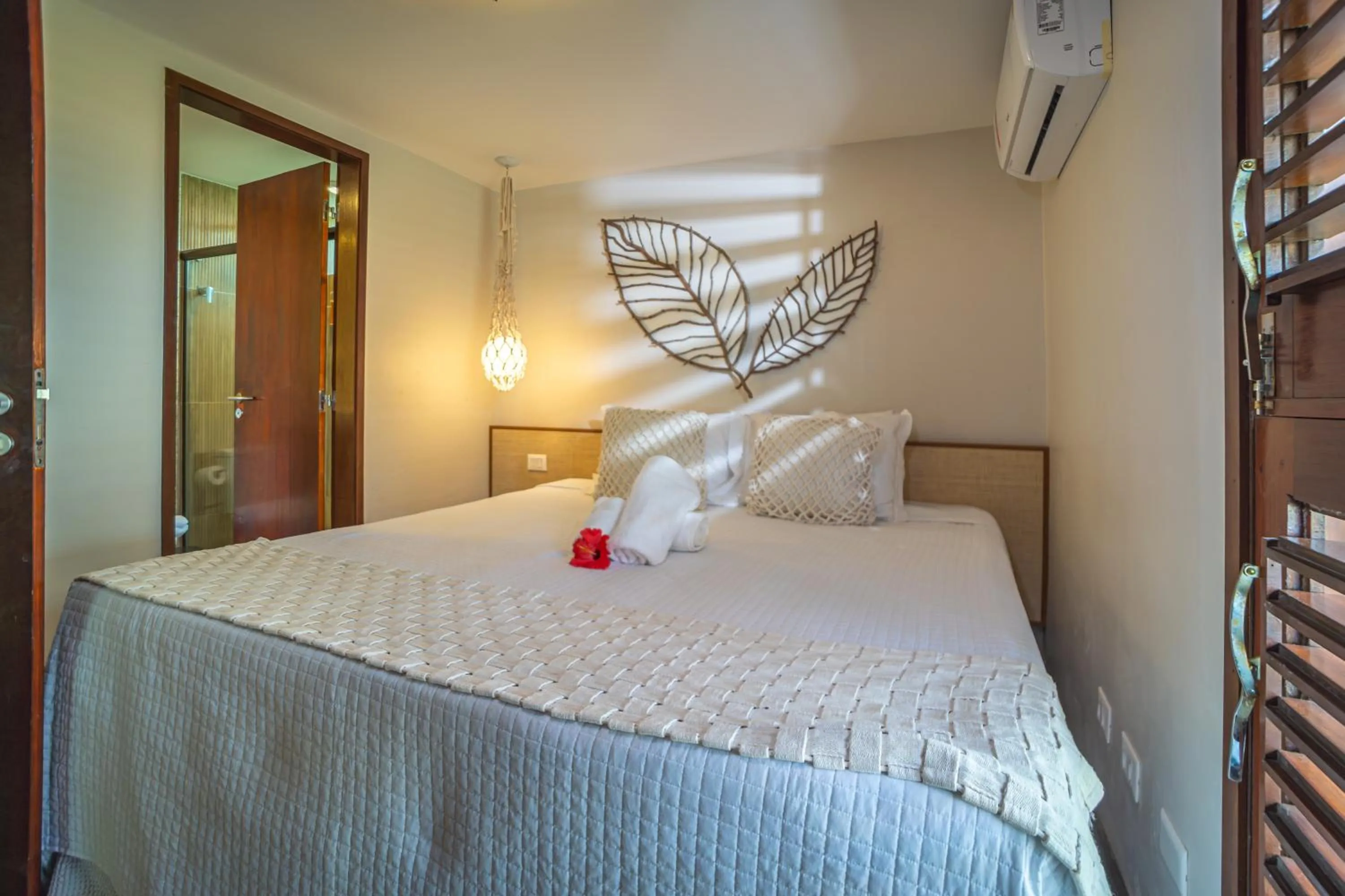 Photo of the whole room, Bed in Pontal dos Carneiros Beach Bungalows