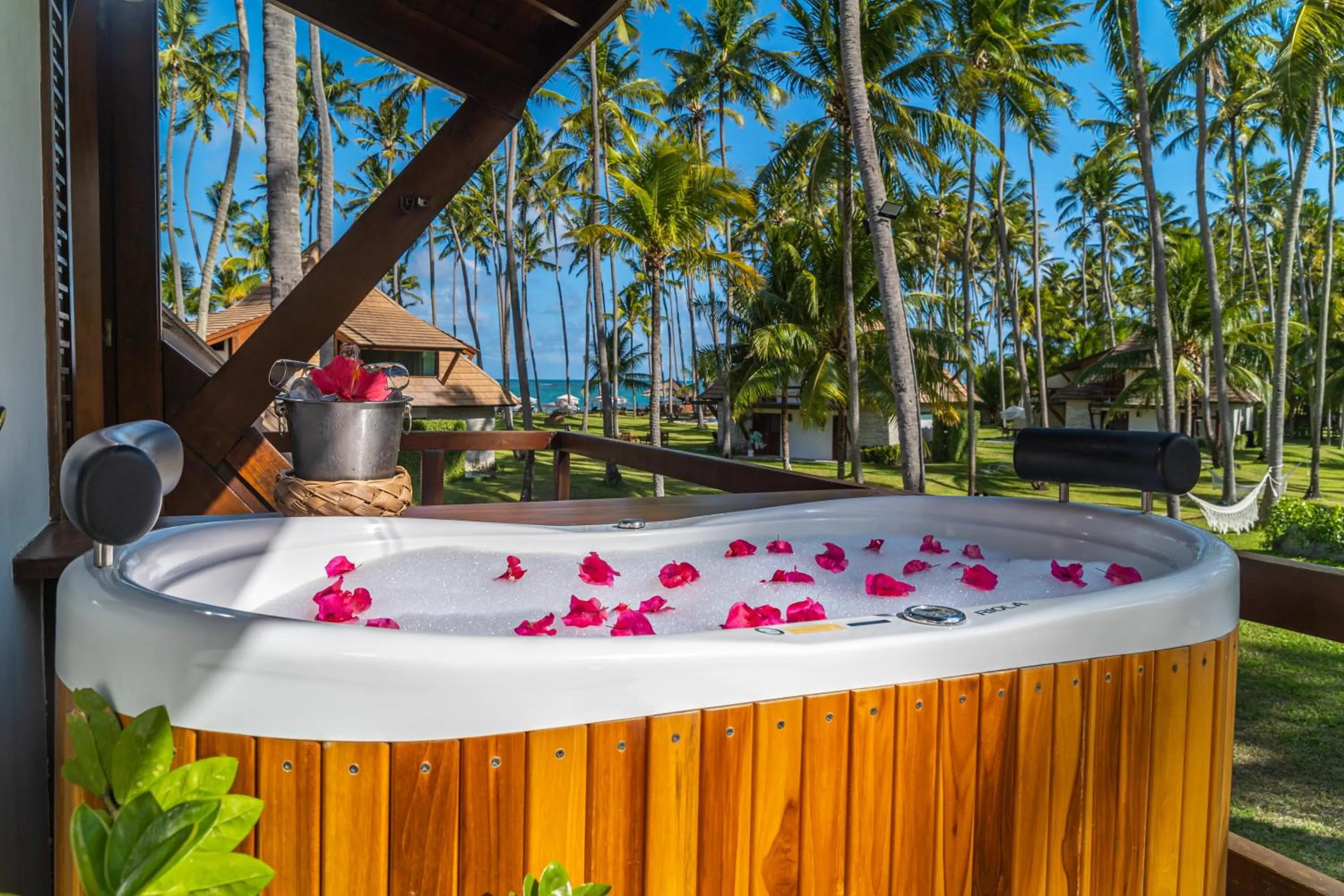 Garden in Pontal dos Carneiros Beach Bungalows