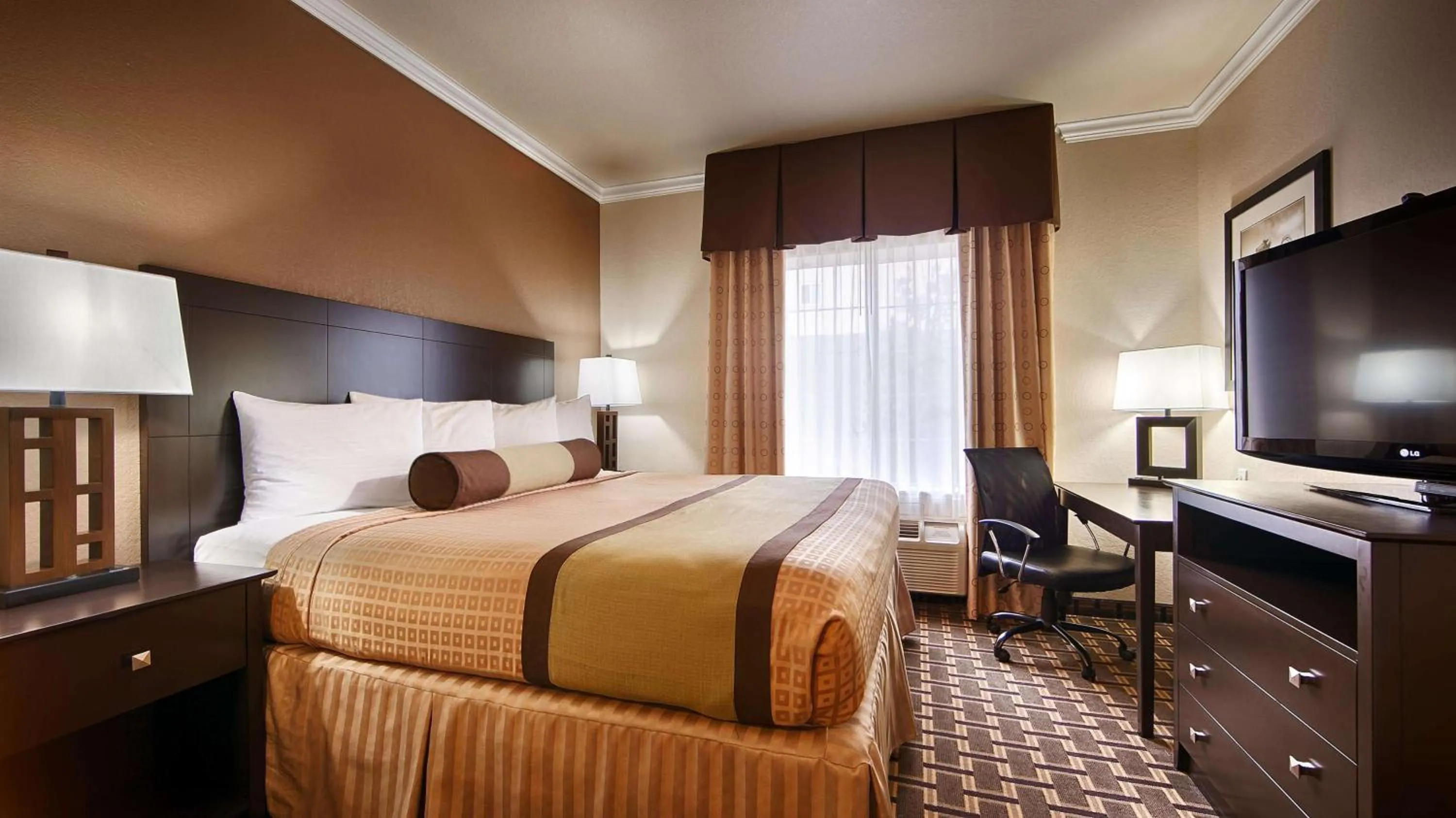 Photo of the whole room, Bed in Best Western Plus Cutting Horse Inn & Suites