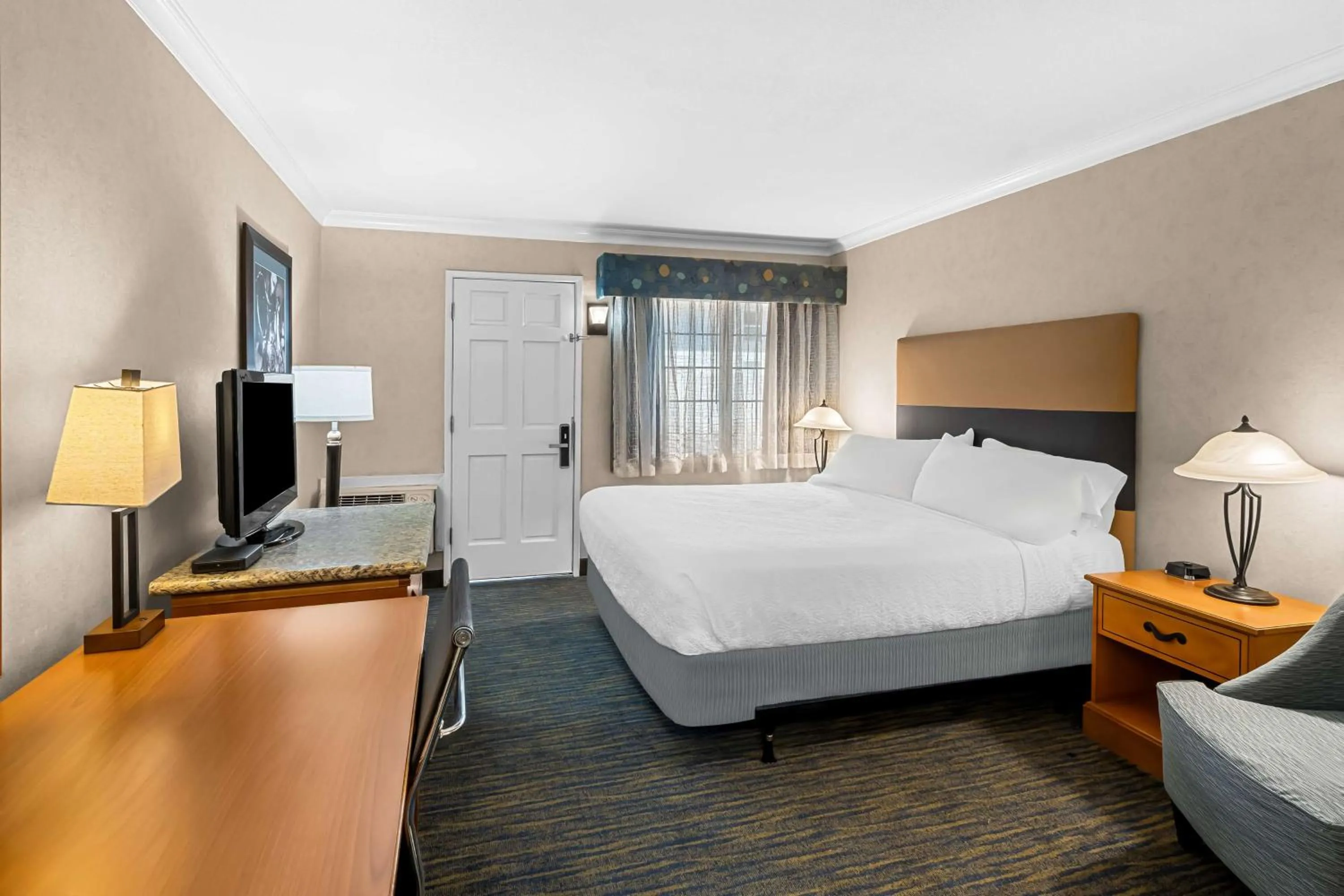 Bedroom, Bed in Best Western University Lodge