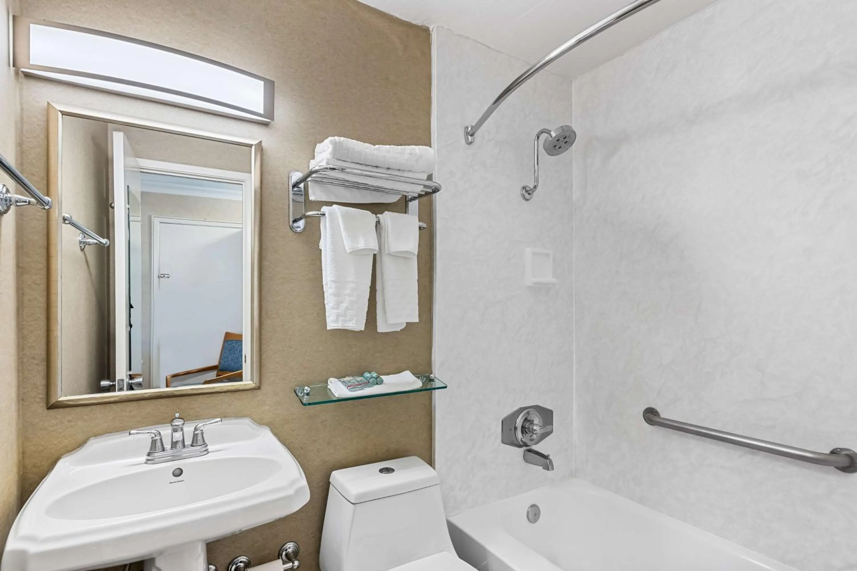 Bathroom in Best Western University Lodge