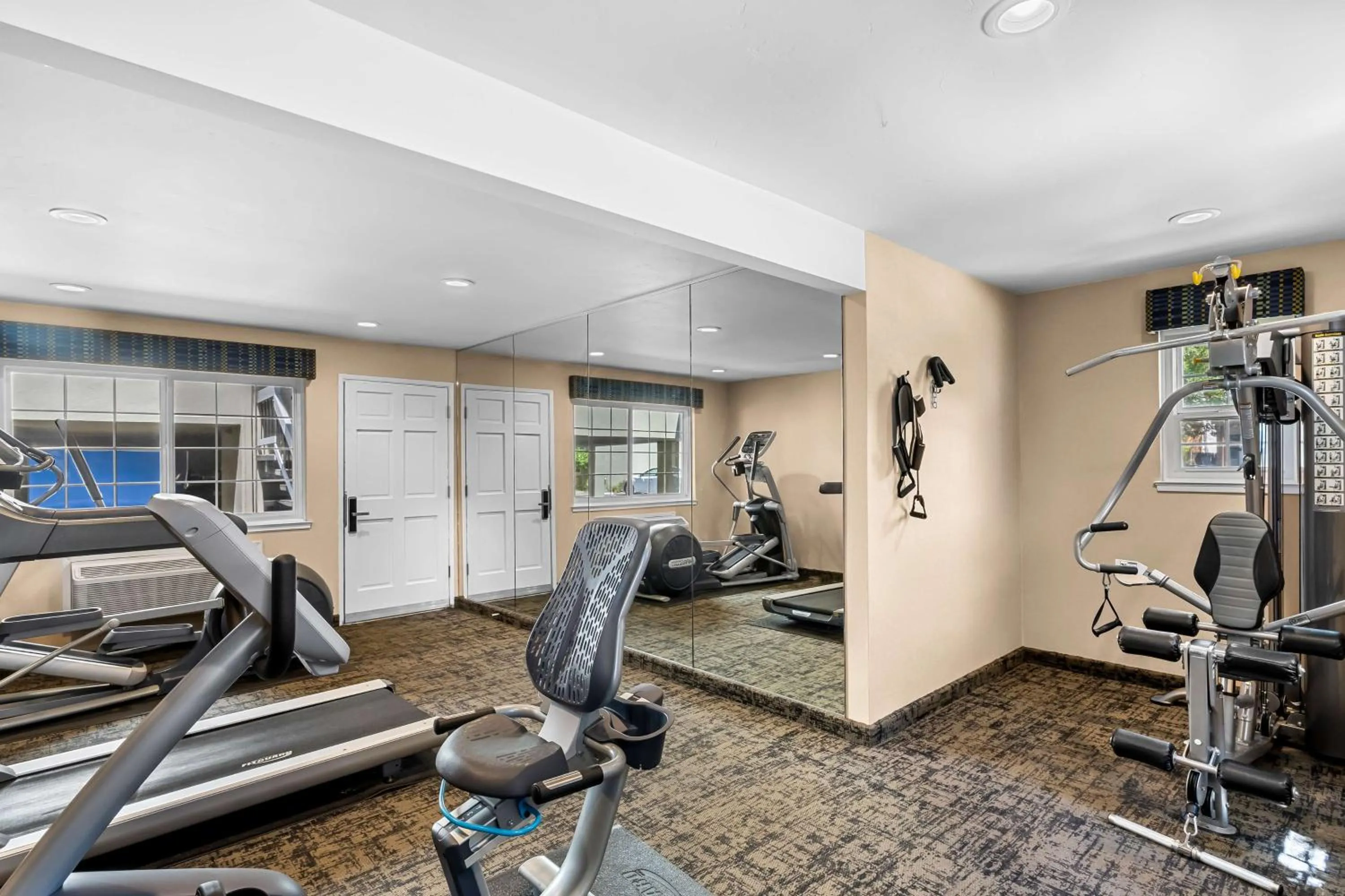 Fitness centre/facilities in Best Western University Lodge