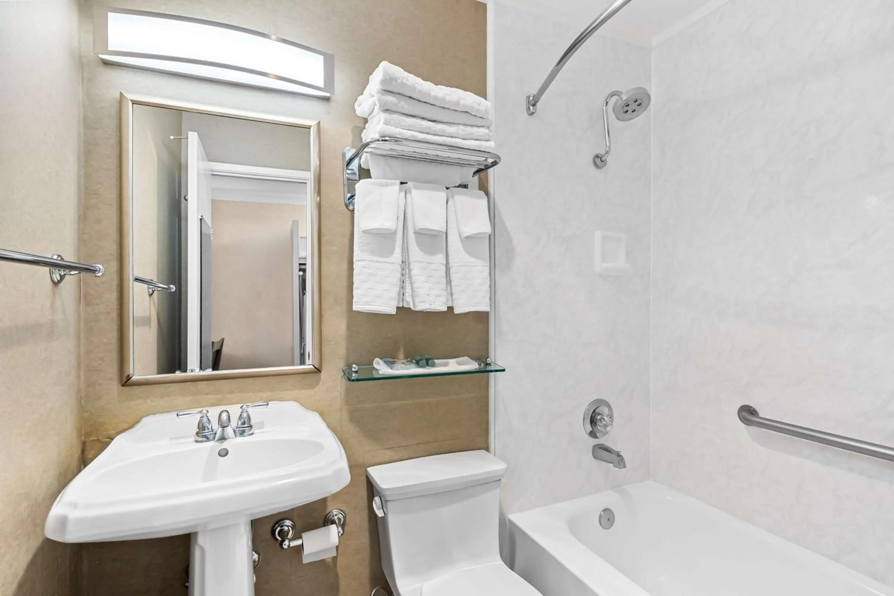 Bathroom in Best Western University Lodge