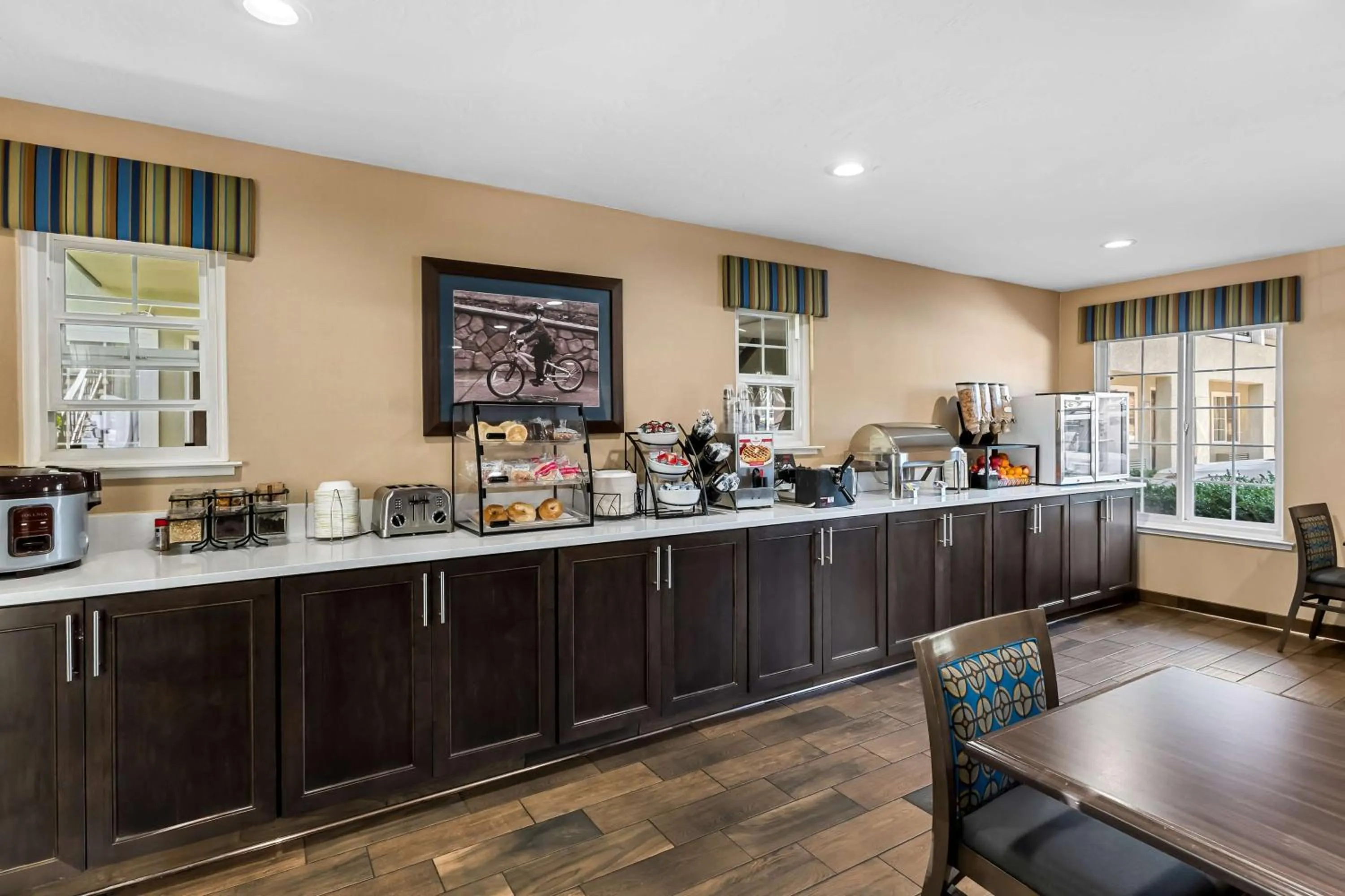 Breakfast in Best Western University Lodge