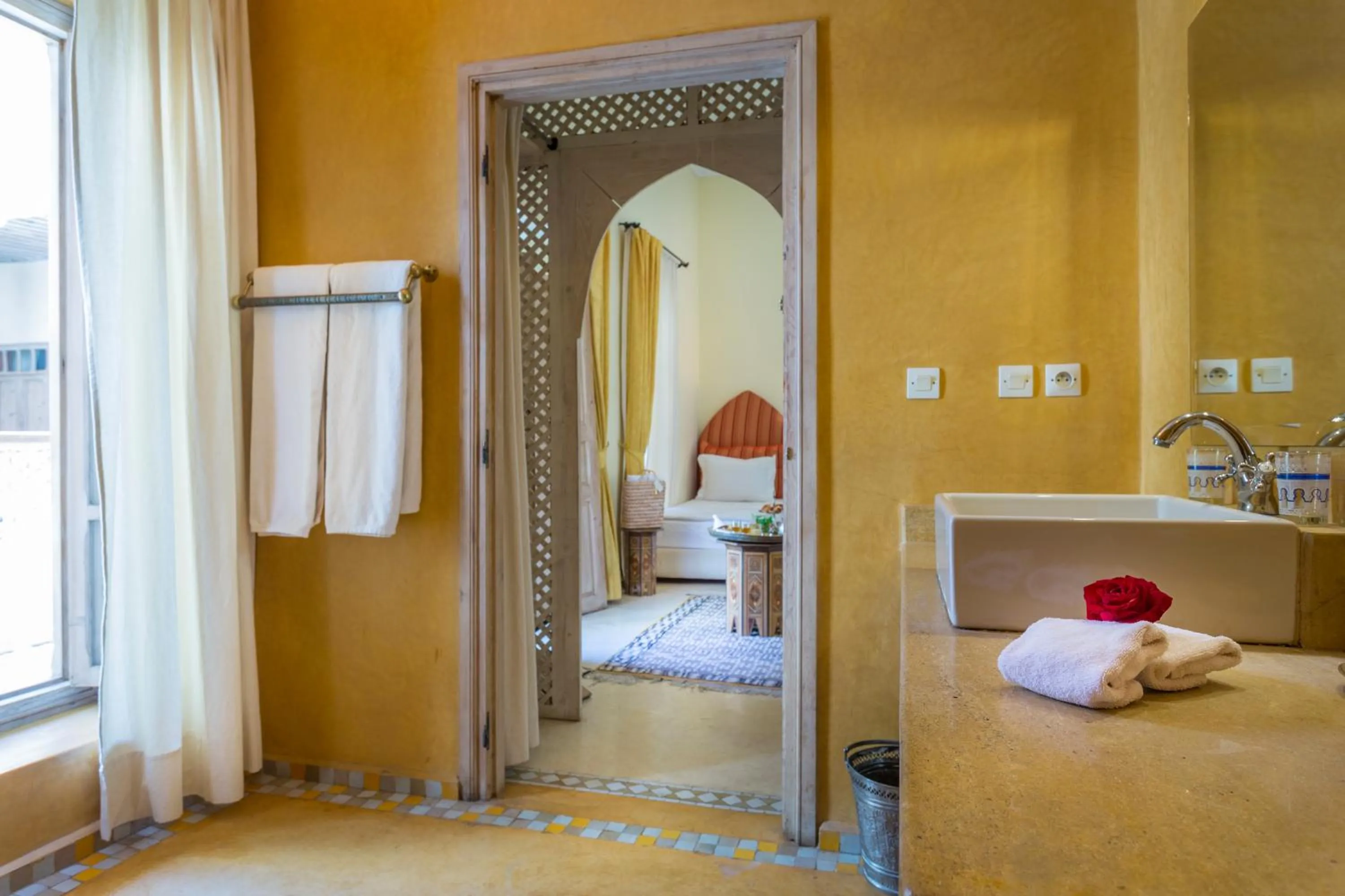 Bathroom, Bed in Riad Azoulay