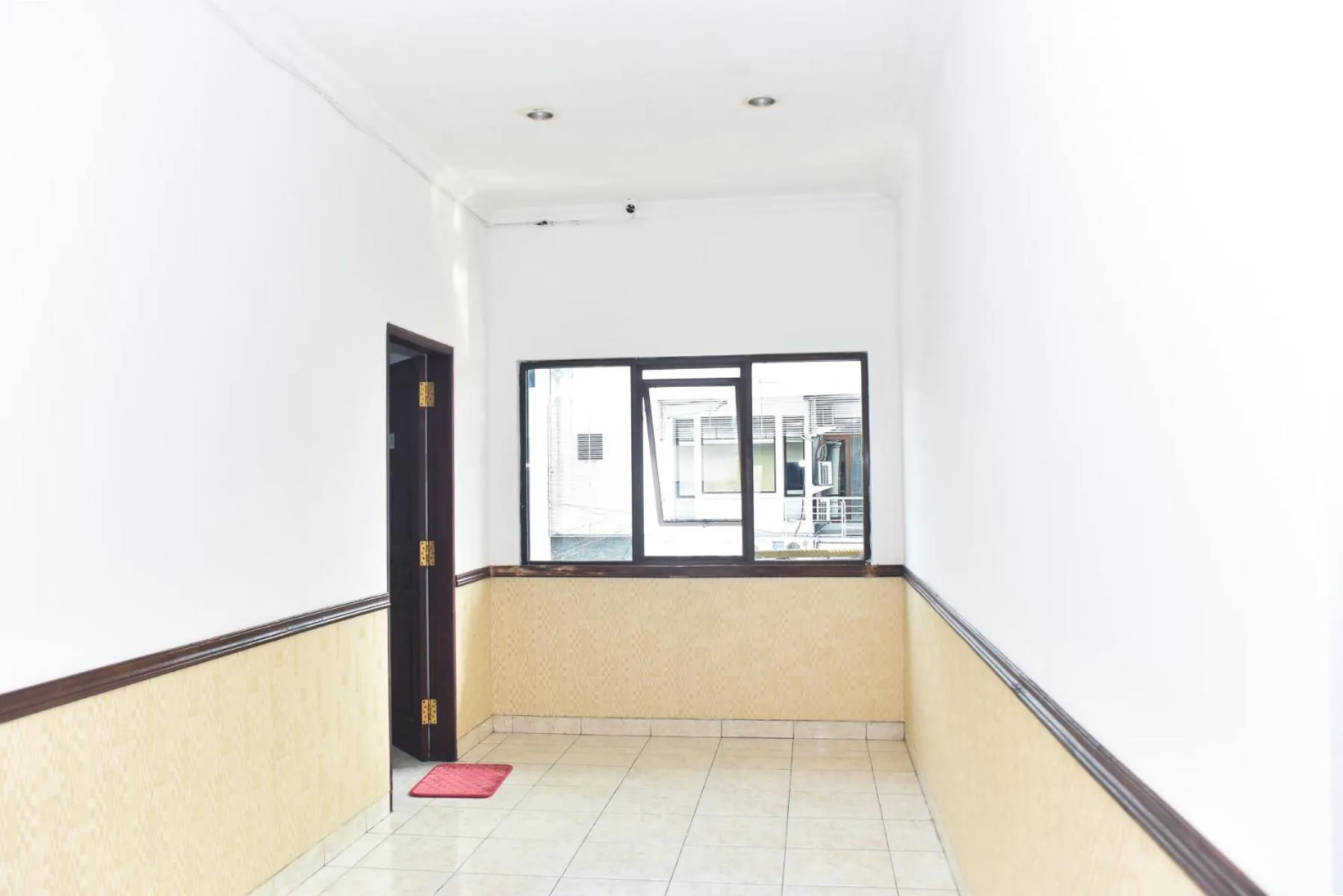 Floor plan in RedDoorz near Lenmarc Mall Surabaya