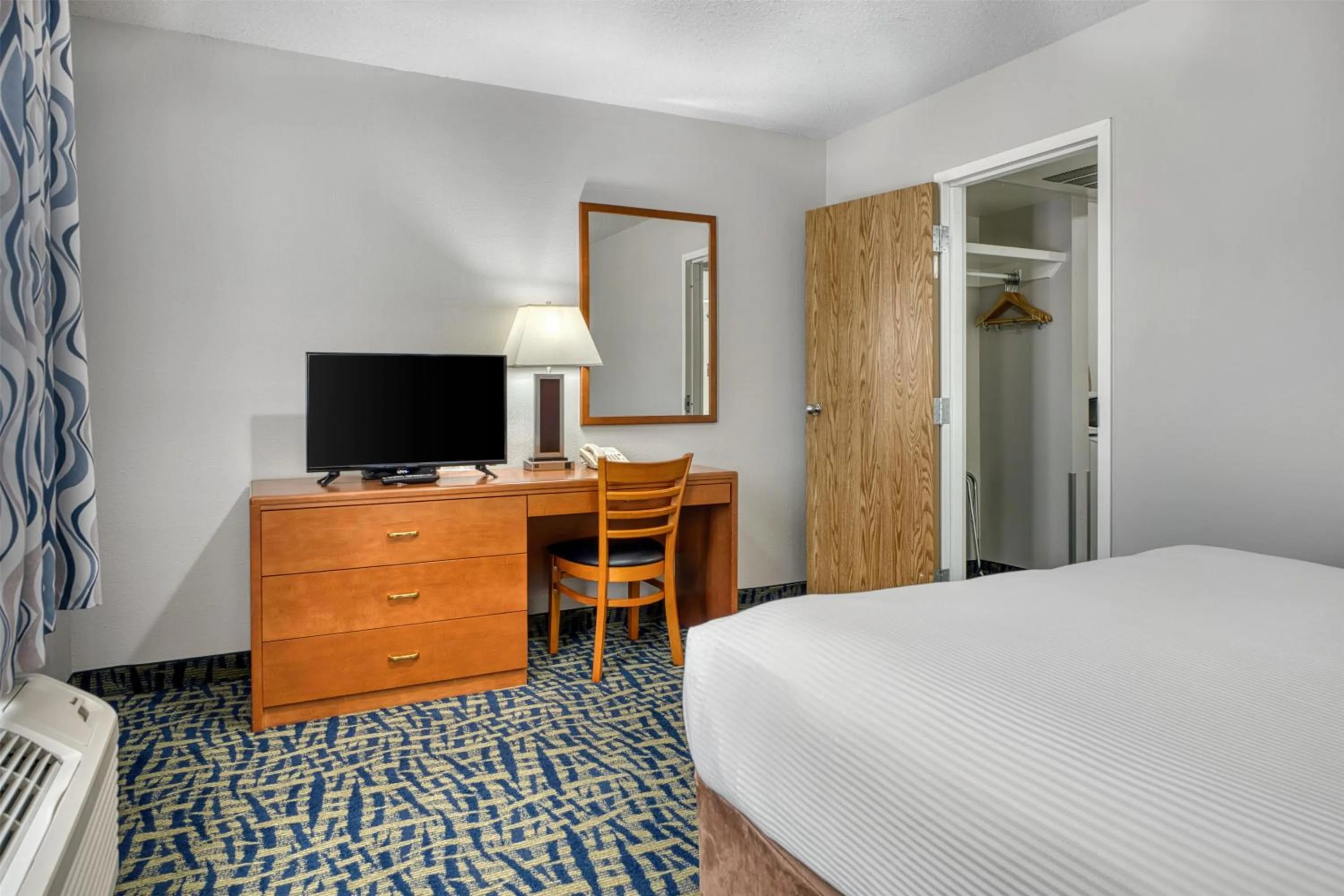 Bedroom, Bed in SureStay Plus Hotel by Best Western Lethbridge