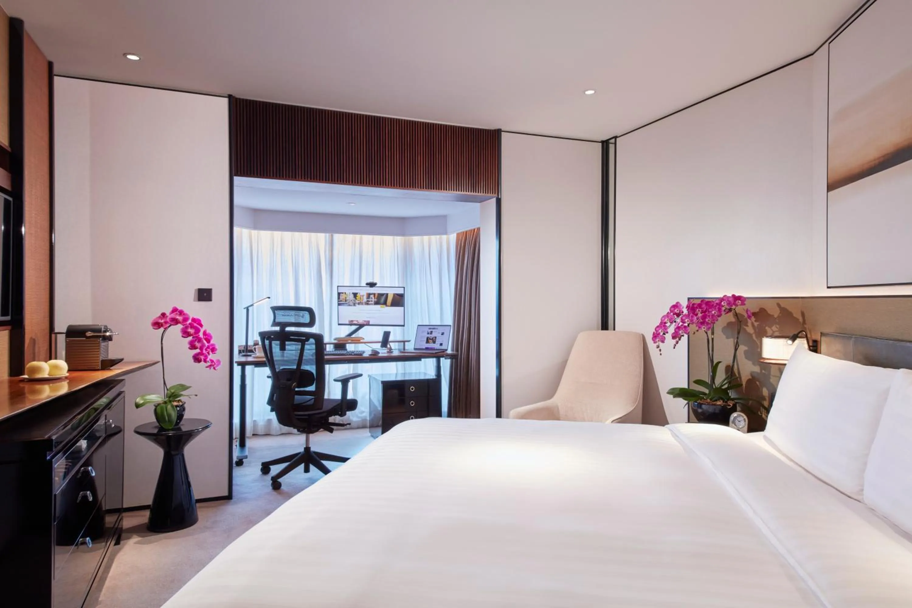 TV and multimedia, Bed in Shangri-La Singapore