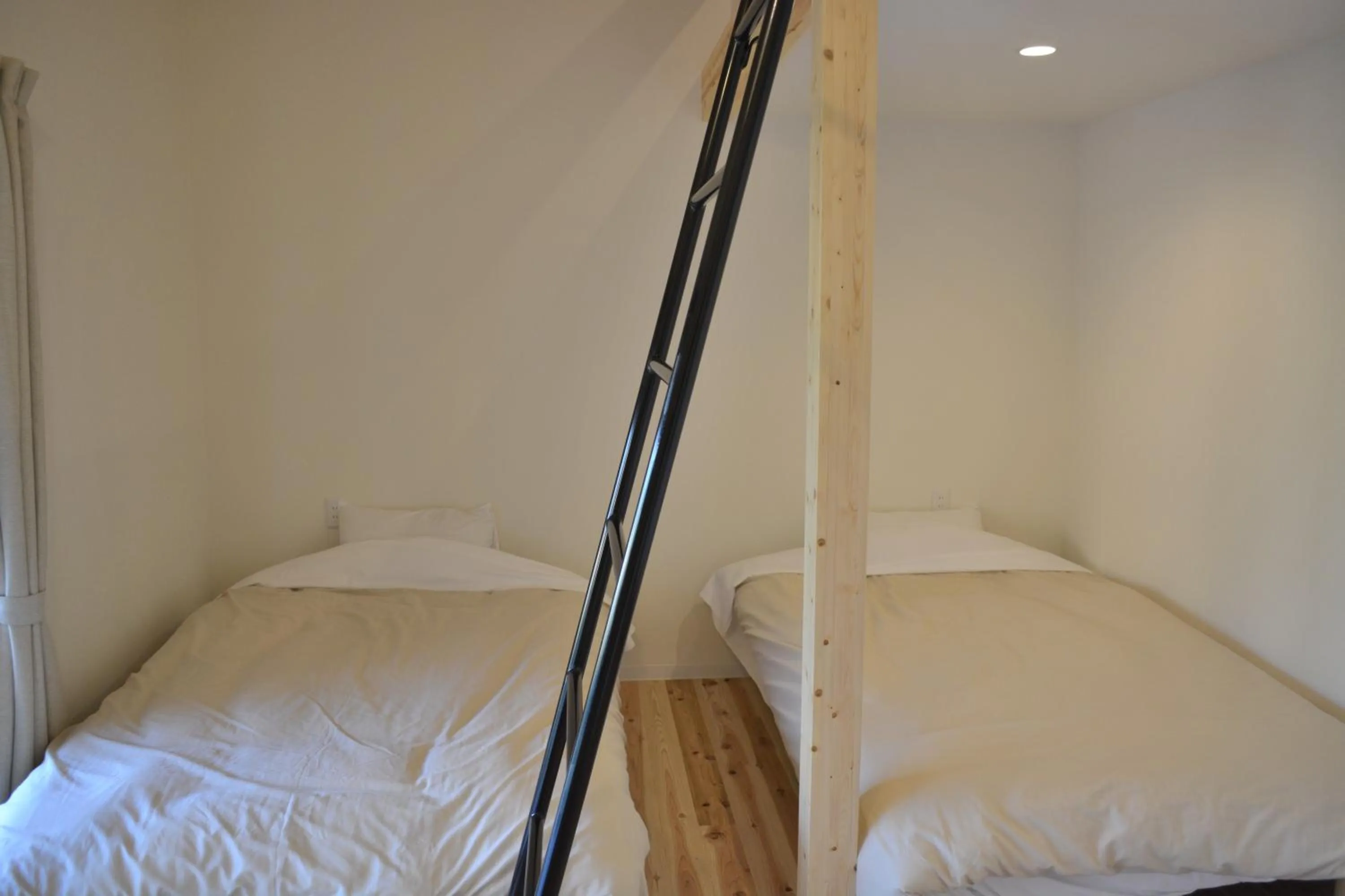 Bed in BED N CHILL Shippoya 七宝屋