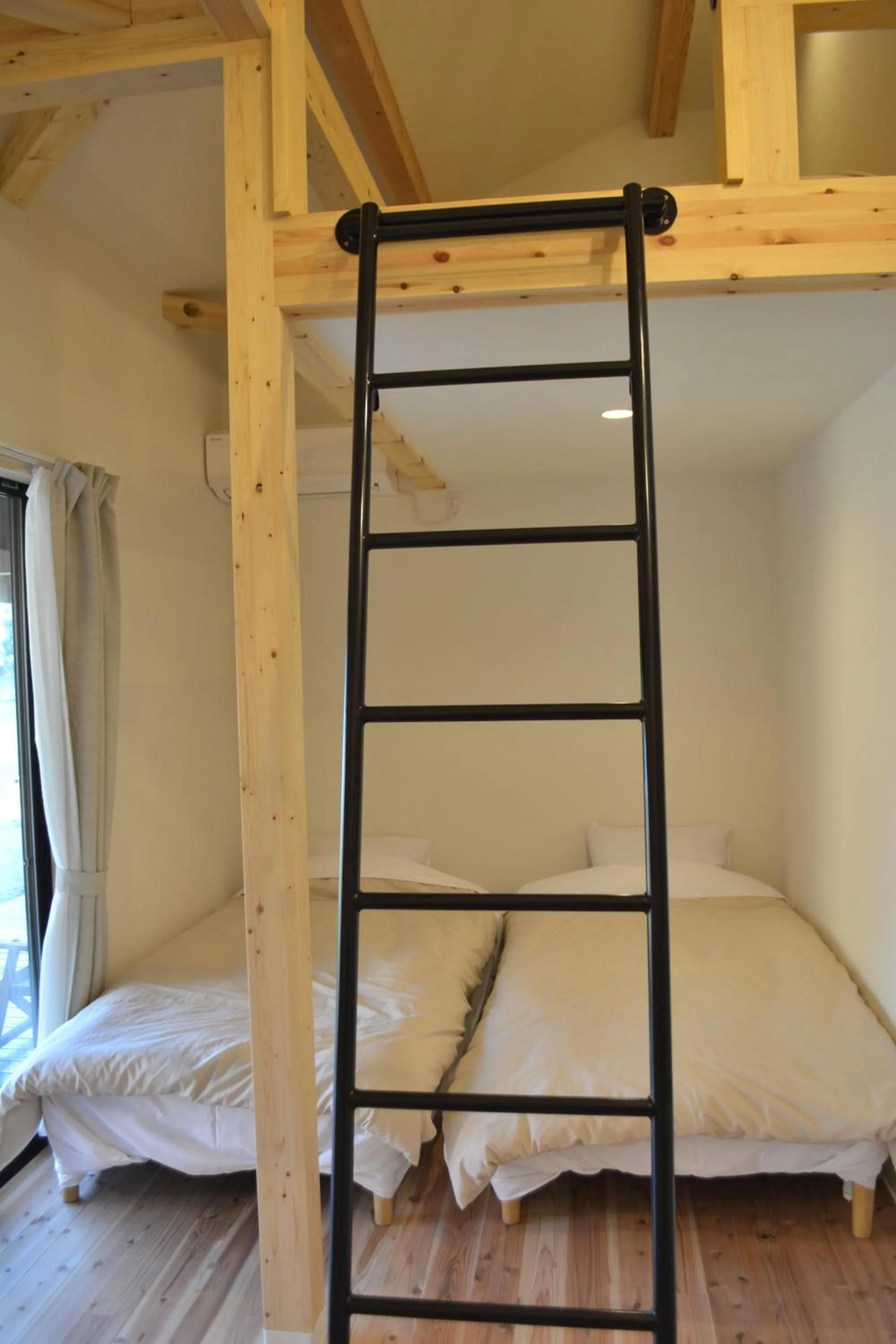 Bed in BED N CHILL Shippoya 七宝屋