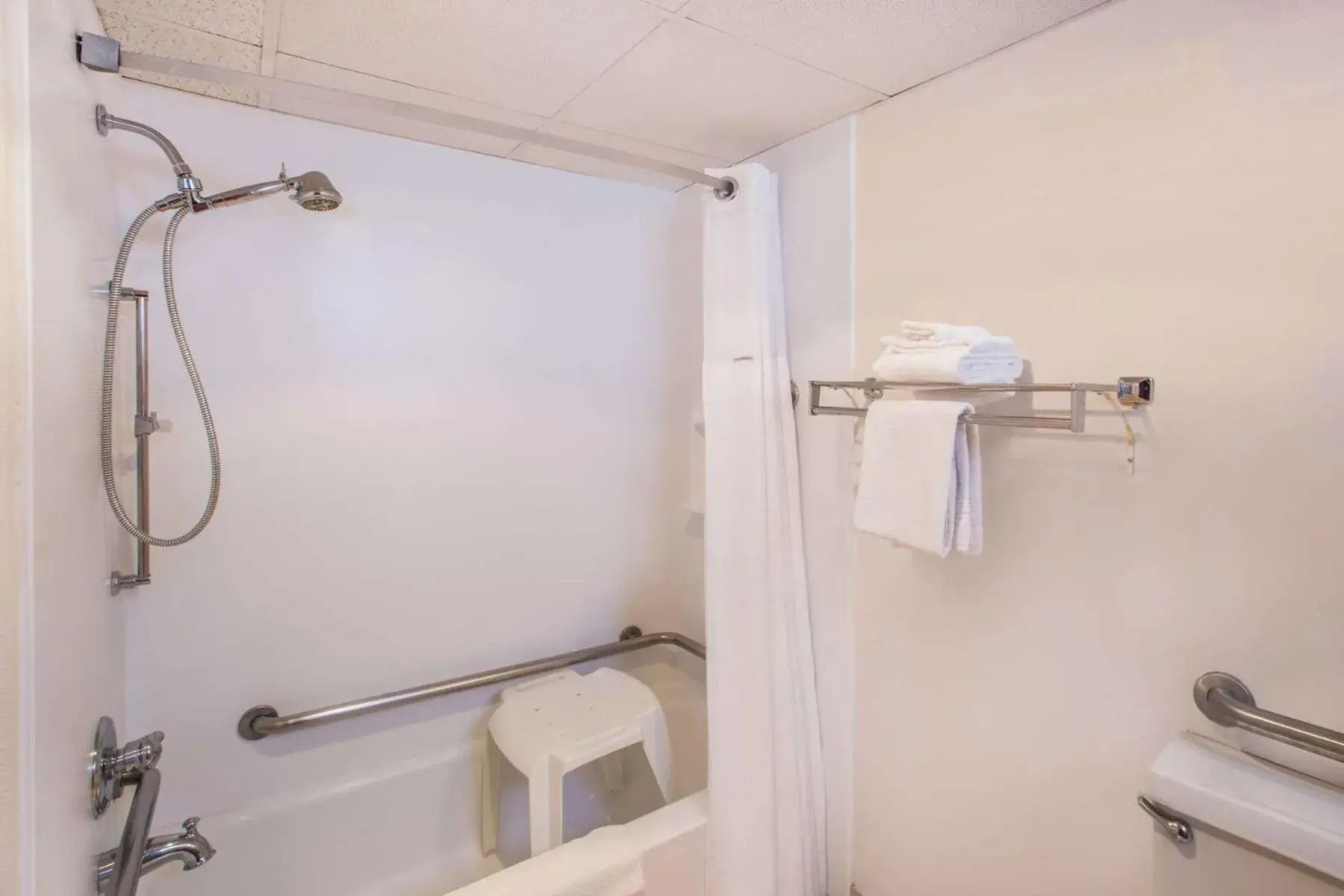One Room Suite - Disability Access/Non Smoking in Suburban Studios, Kearney One Room Suite - Disability Access/Non Smoking in Suburban Studios, Kearney