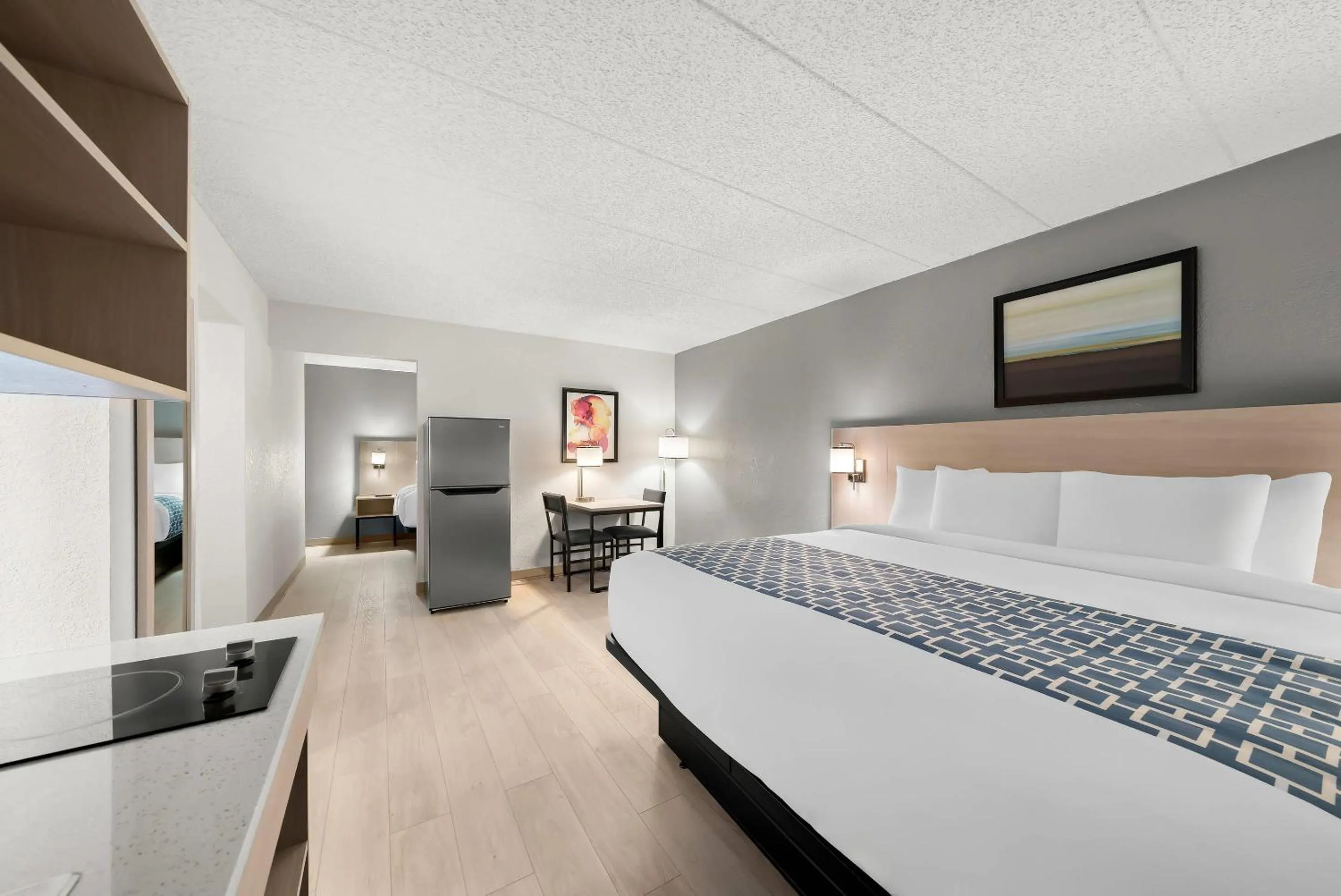 Bedroom, Bed in Suburban Studios, Kearney