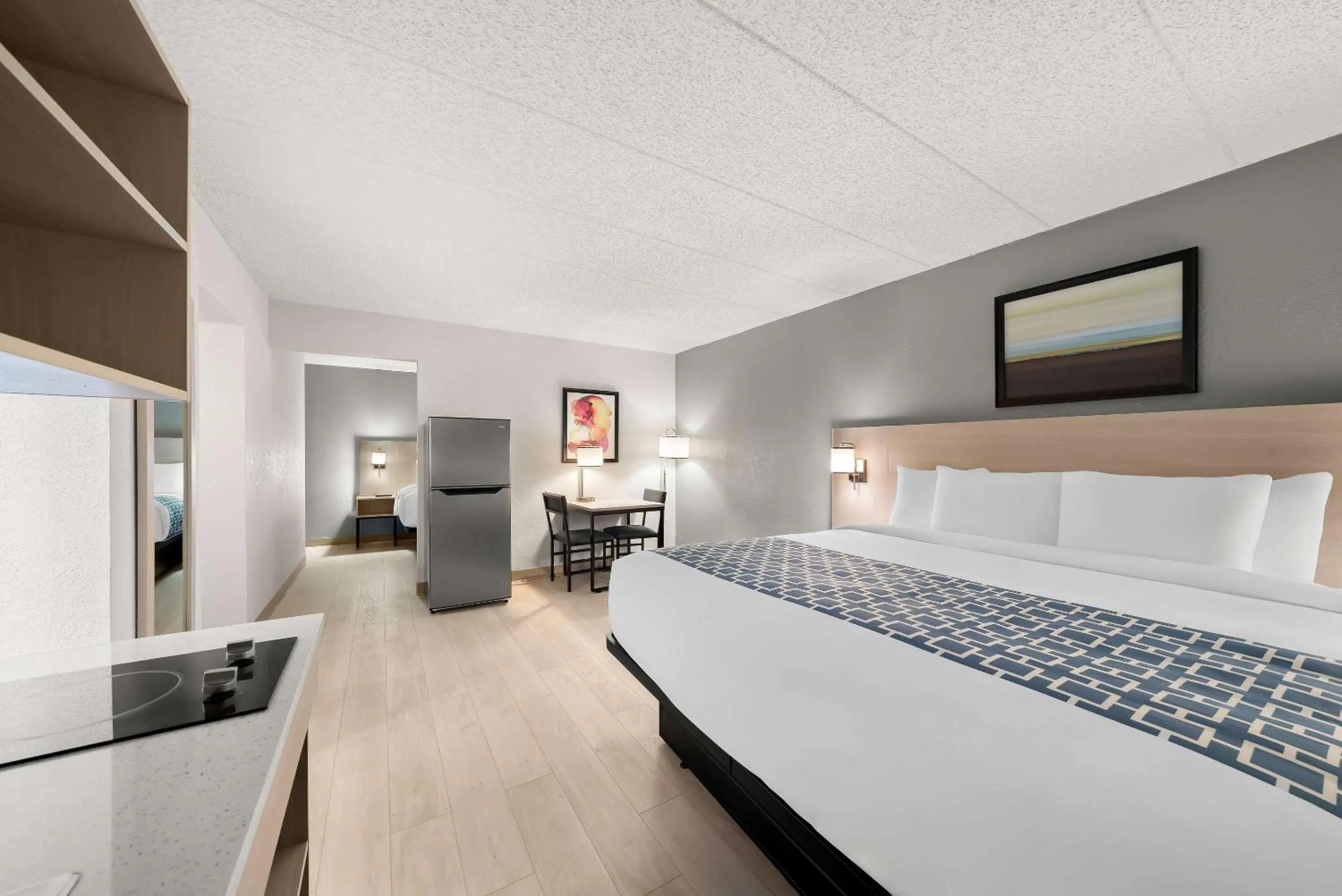 Bedroom, Bed in Suburban Studios, Kearney