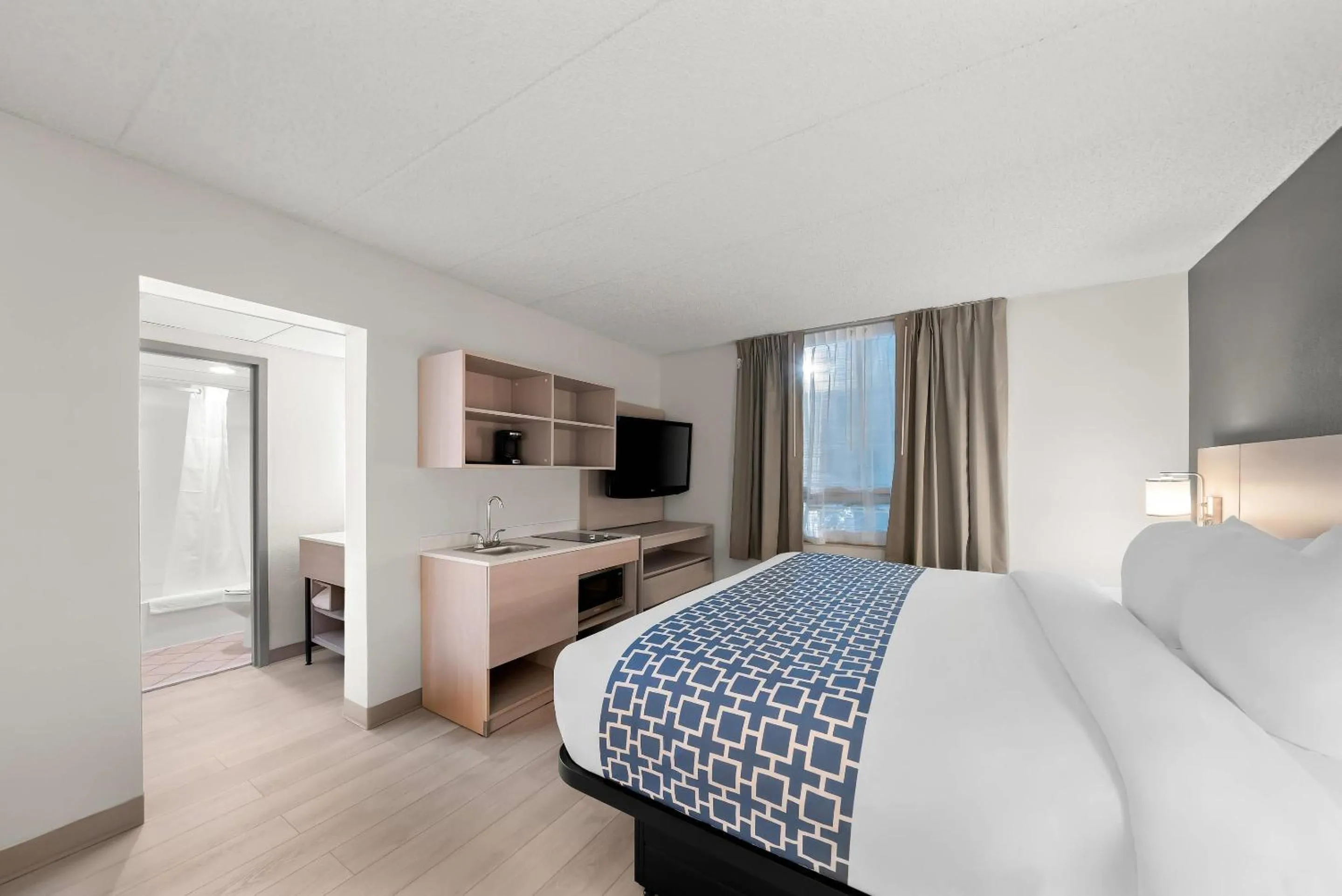 Bedroom, Bed in Suburban Studios, Kearney