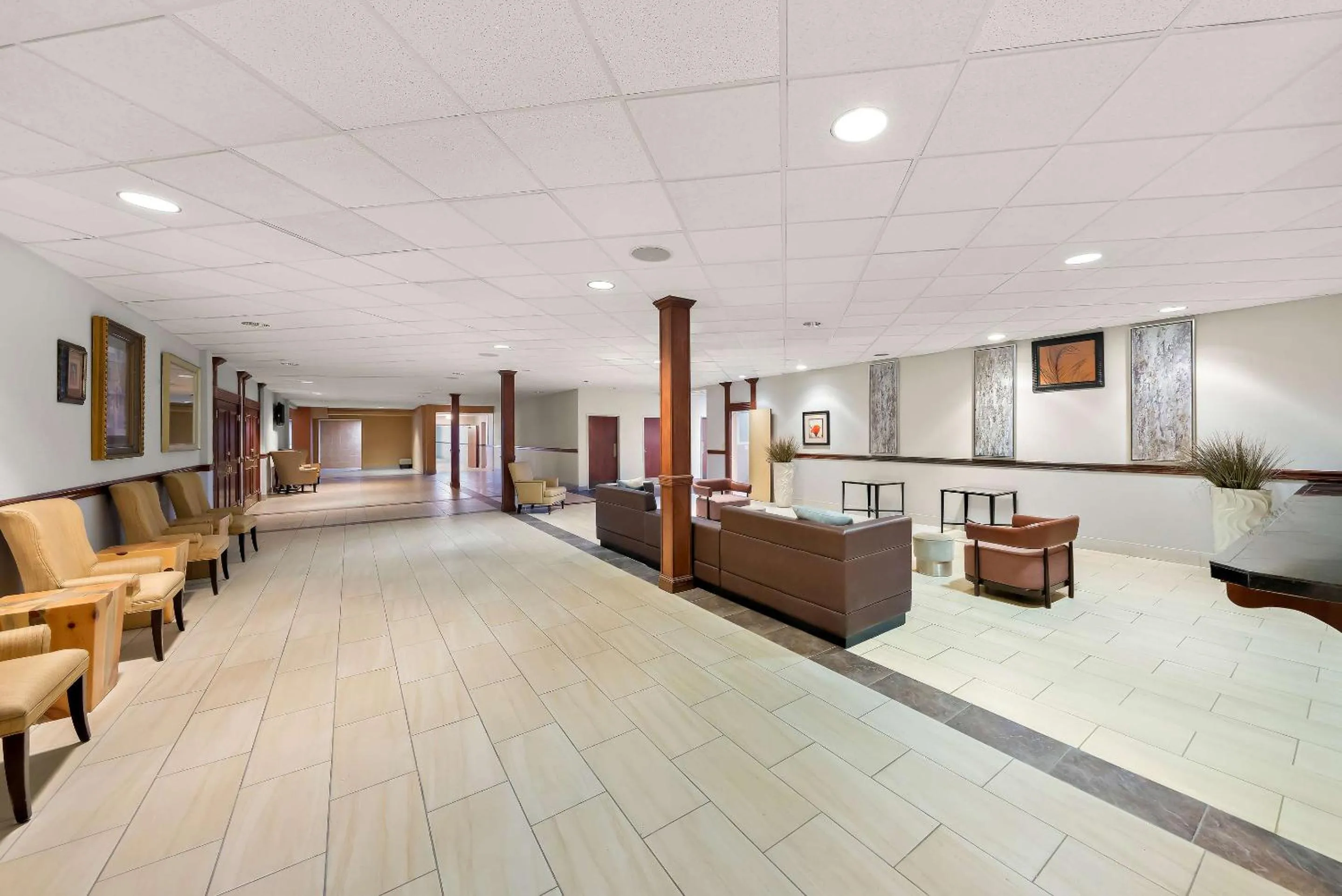 Lobby or reception in Suburban Studios, Kearney