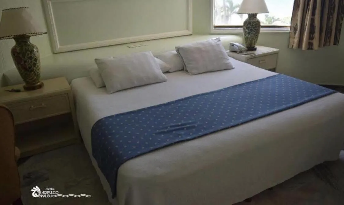 Bed in Hotel Acapulco Malibu
