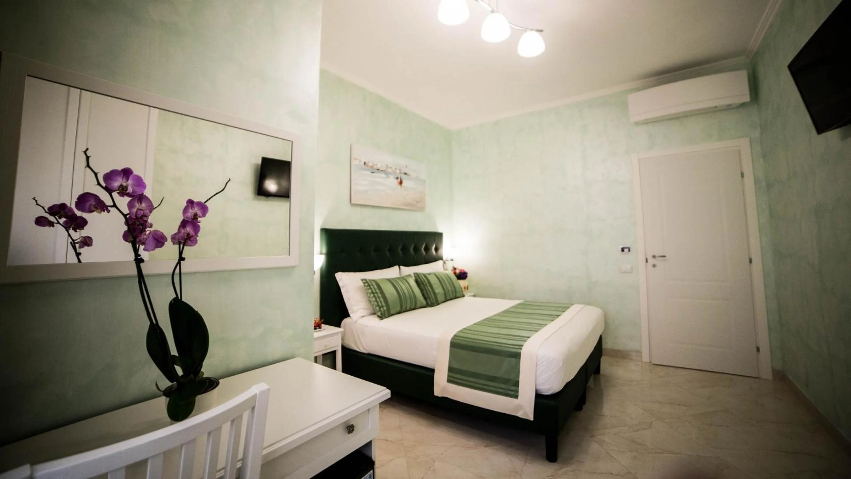 Bedroom, Bed in St. Peter Area Luxury Suites