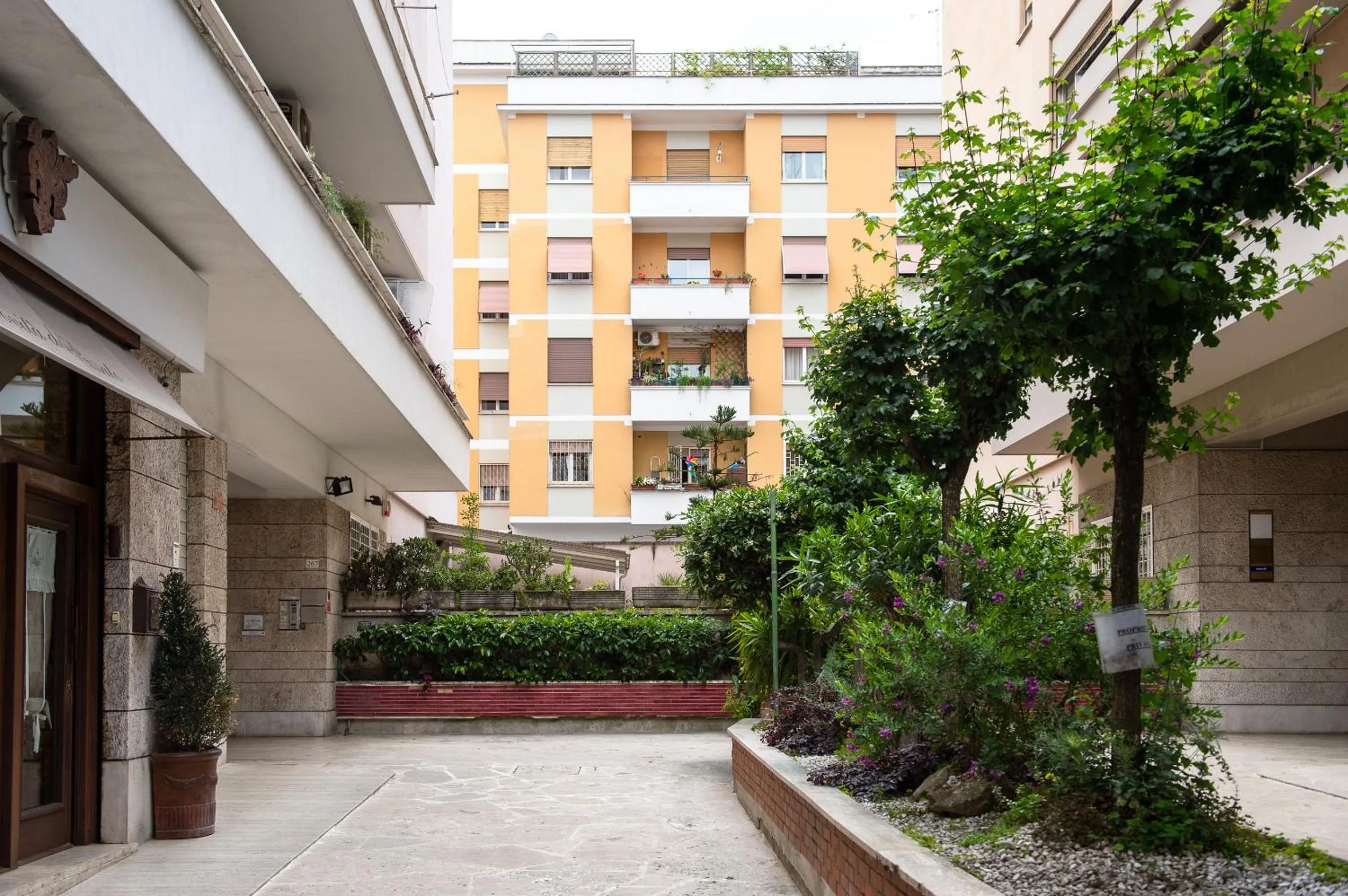 Property building in St. Peter Area Luxury Suites