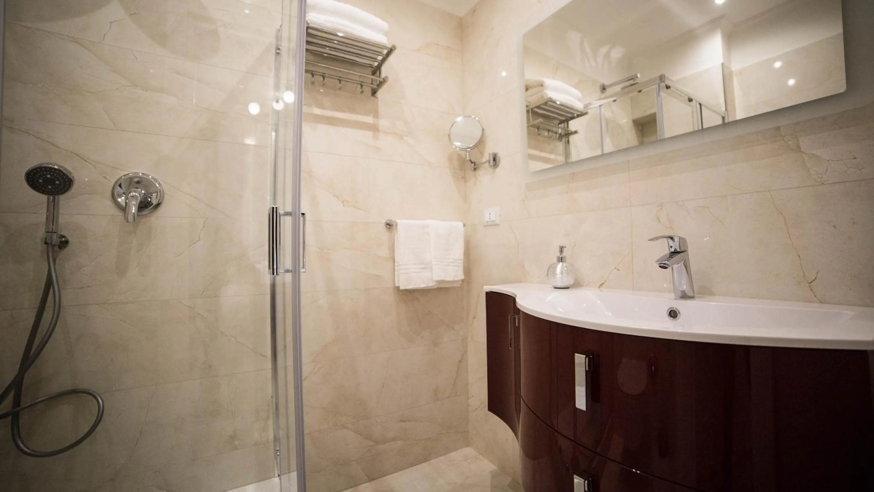 Shower in St. Peter Area Luxury Suites