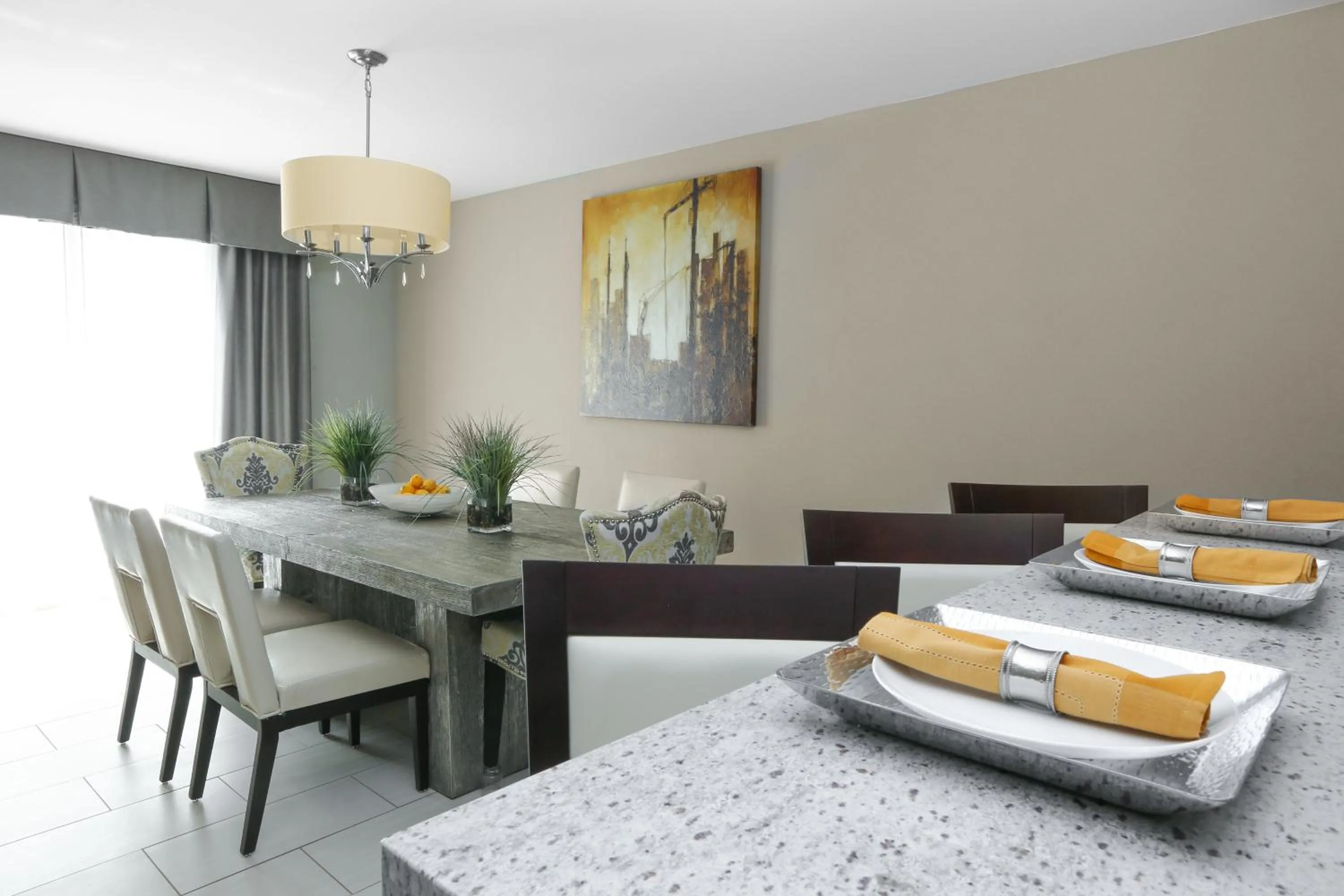 Photo of the whole room, Bed in Holiday Inn and Suites East Peoria by IHG