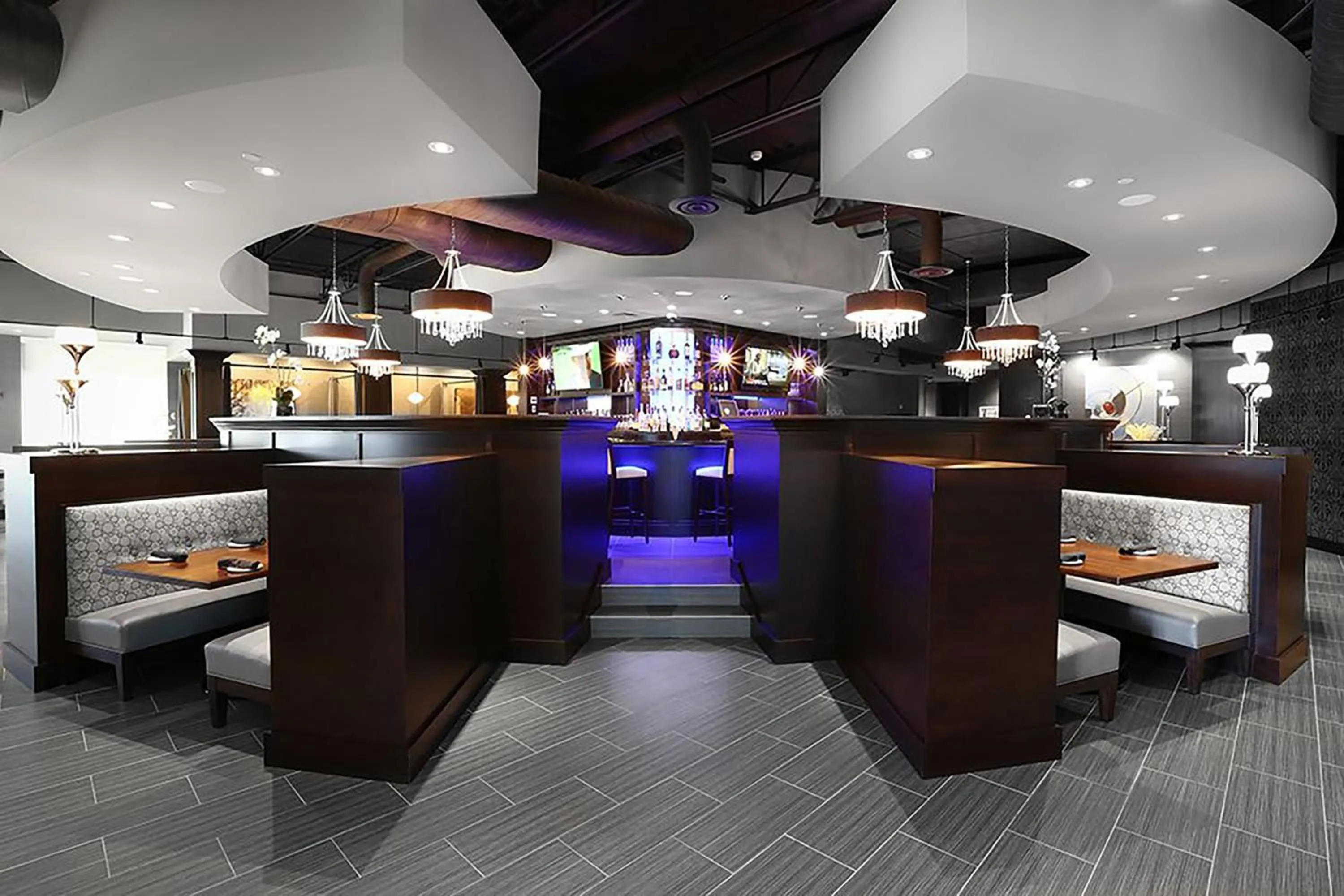 Lounge or bar in Holiday Inn and Suites East Peoria by IHG