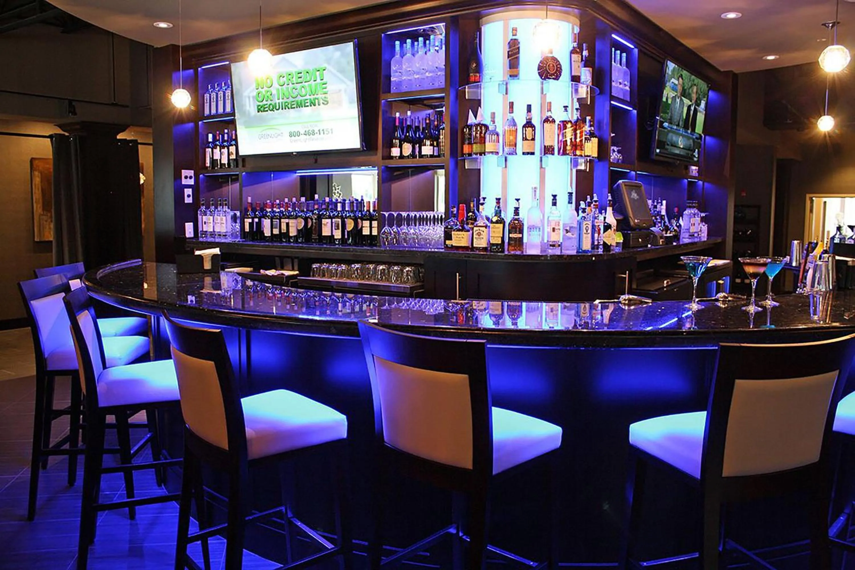 Lounge or bar in Holiday Inn and Suites East Peoria by IHG