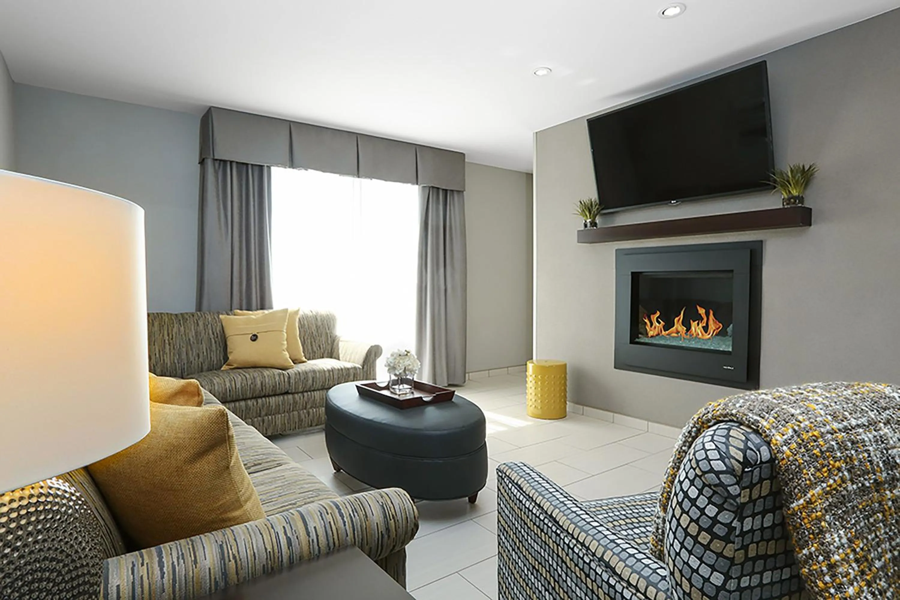 Photo of the whole room in Holiday Inn and Suites East Peoria by IHG