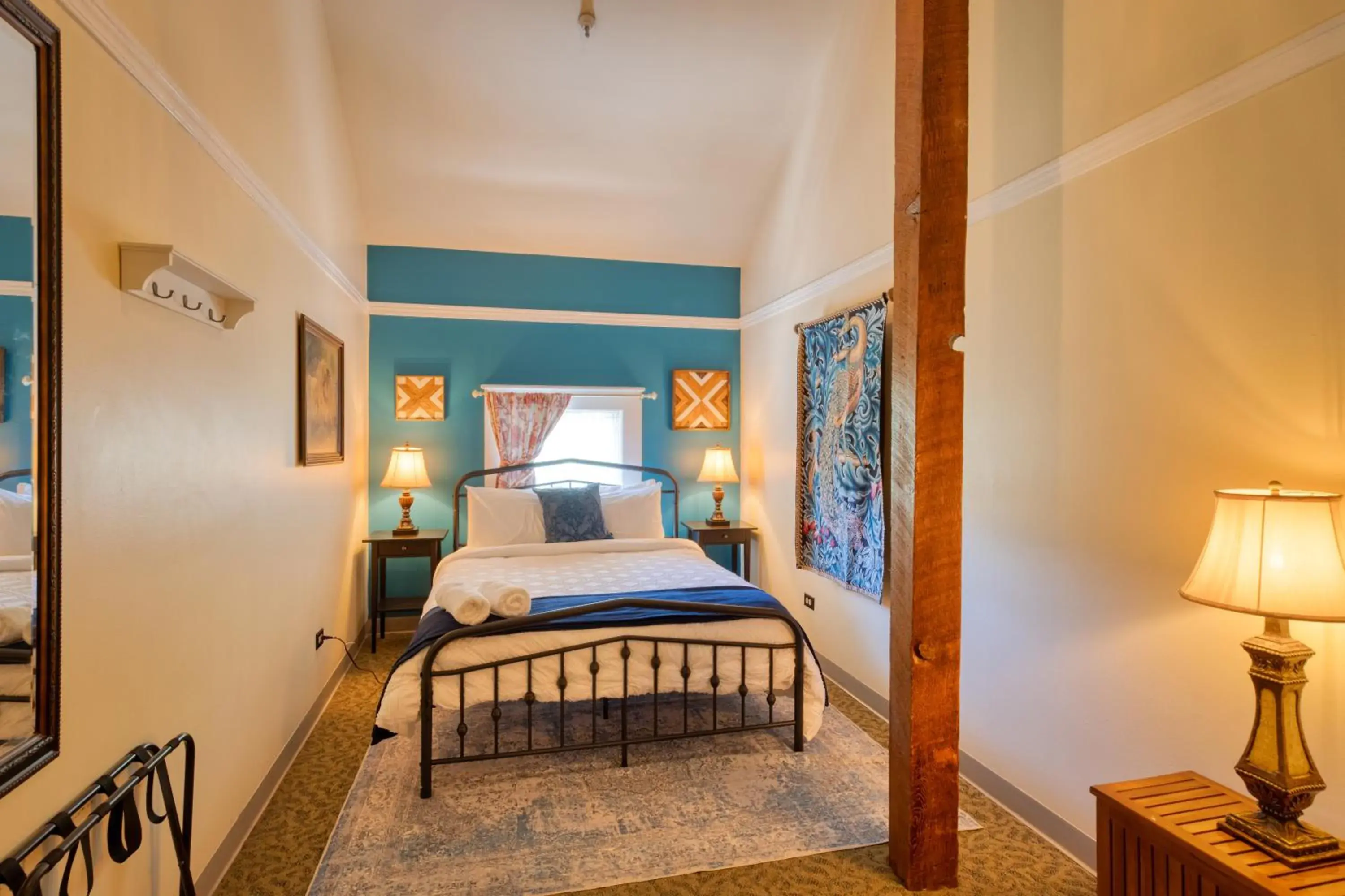 Private Queen Room in HI Sacramento Hostel Private Queen Room in HI Sacramento Hostel