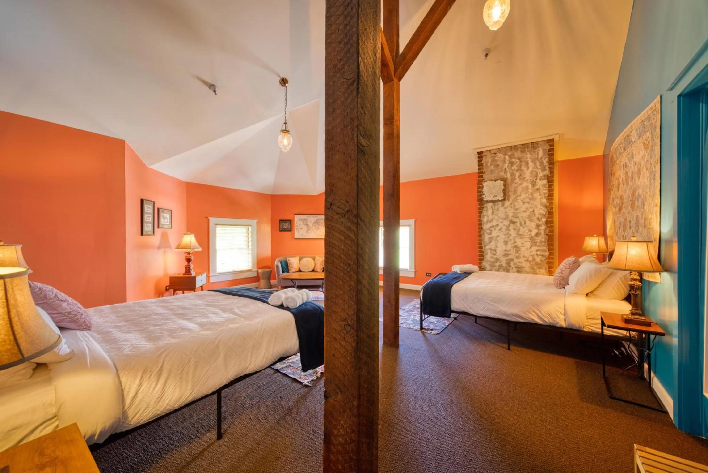 Photo of the whole room, Bed in HI Sacramento Hostel