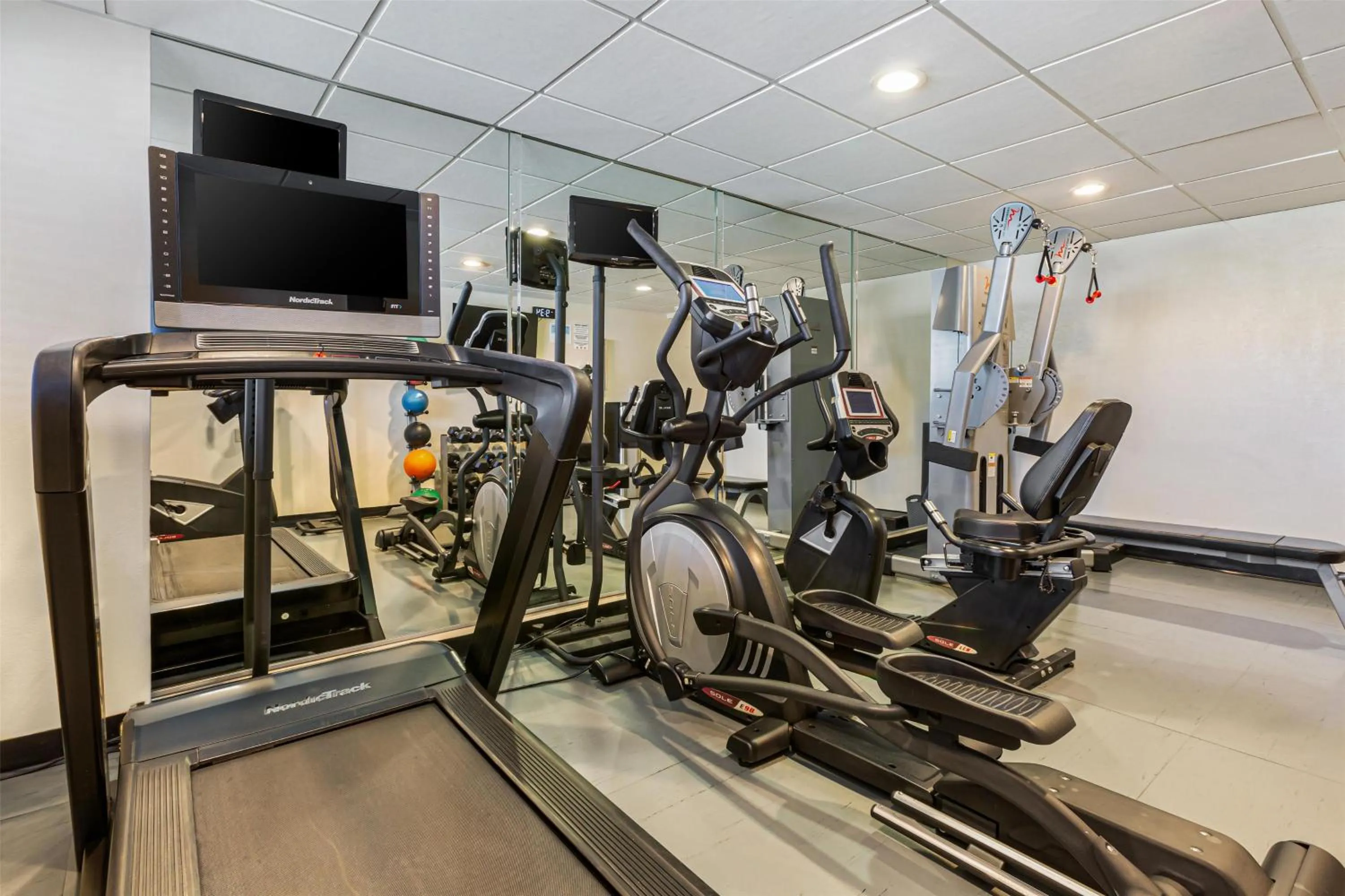 Fitness centre/facilities in Best Western Hi-Desert Inn