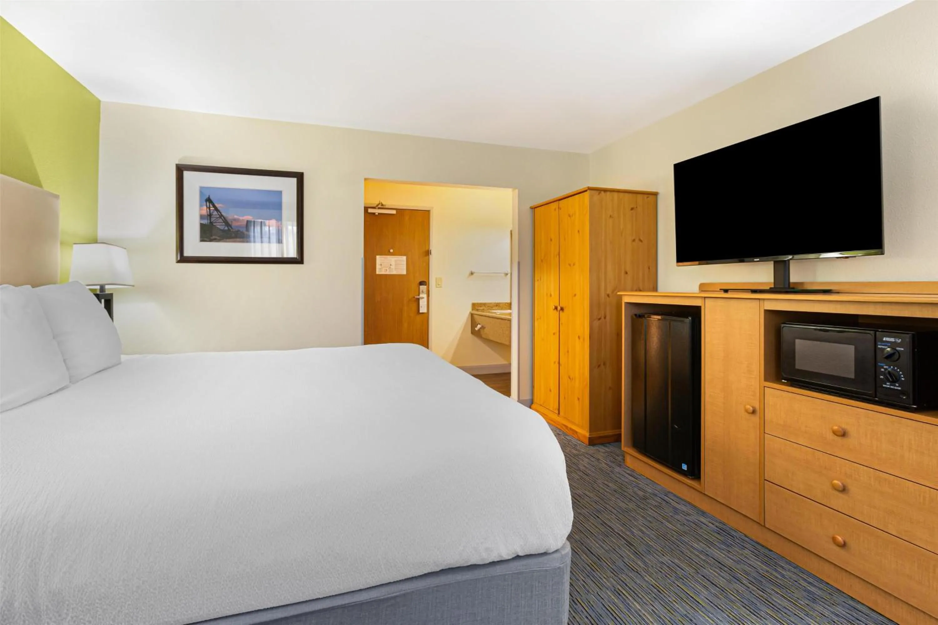 Photo of the whole room, Bed in Best Western Hi-Desert Inn