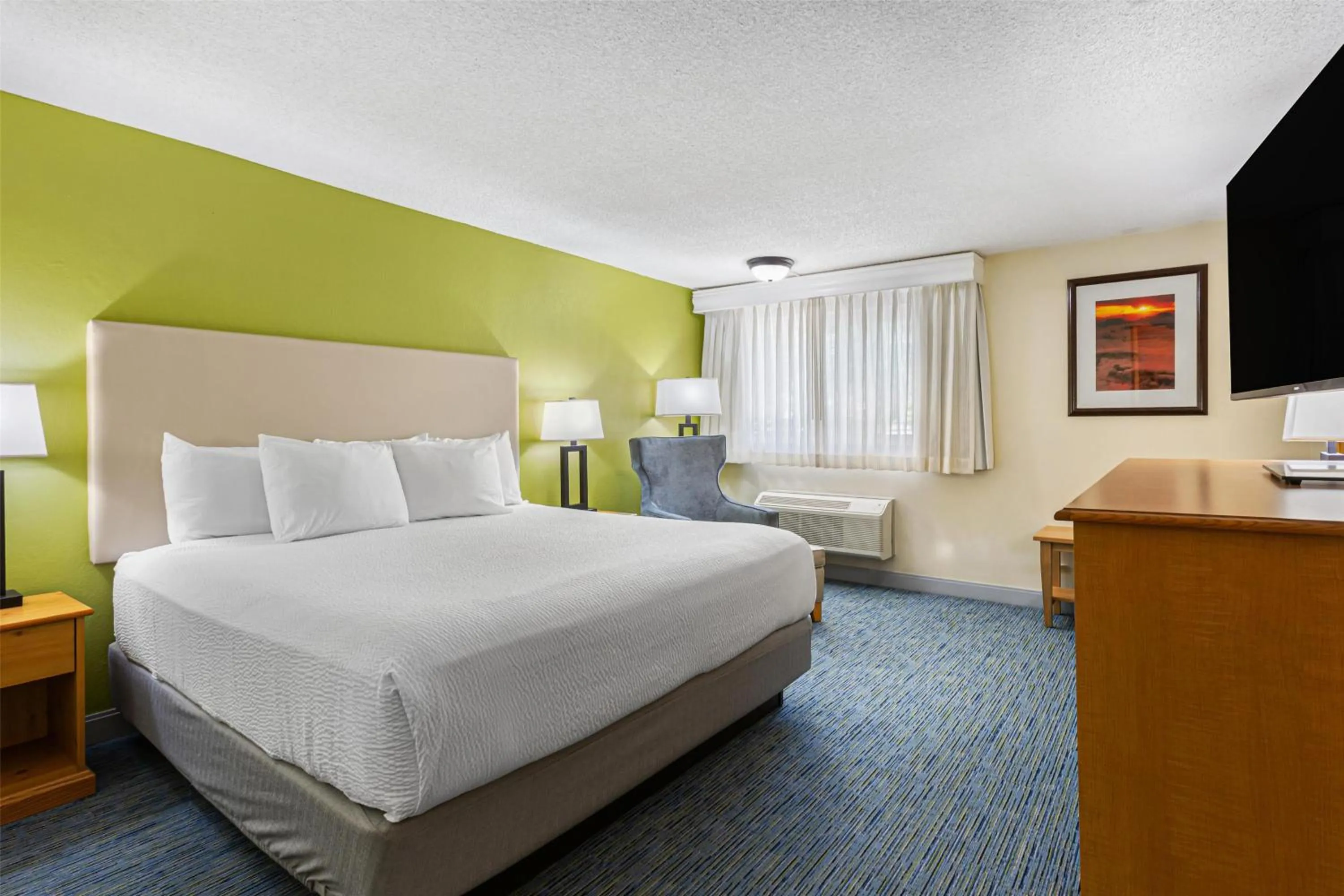 Bedroom, Bed in Best Western Hi-Desert Inn