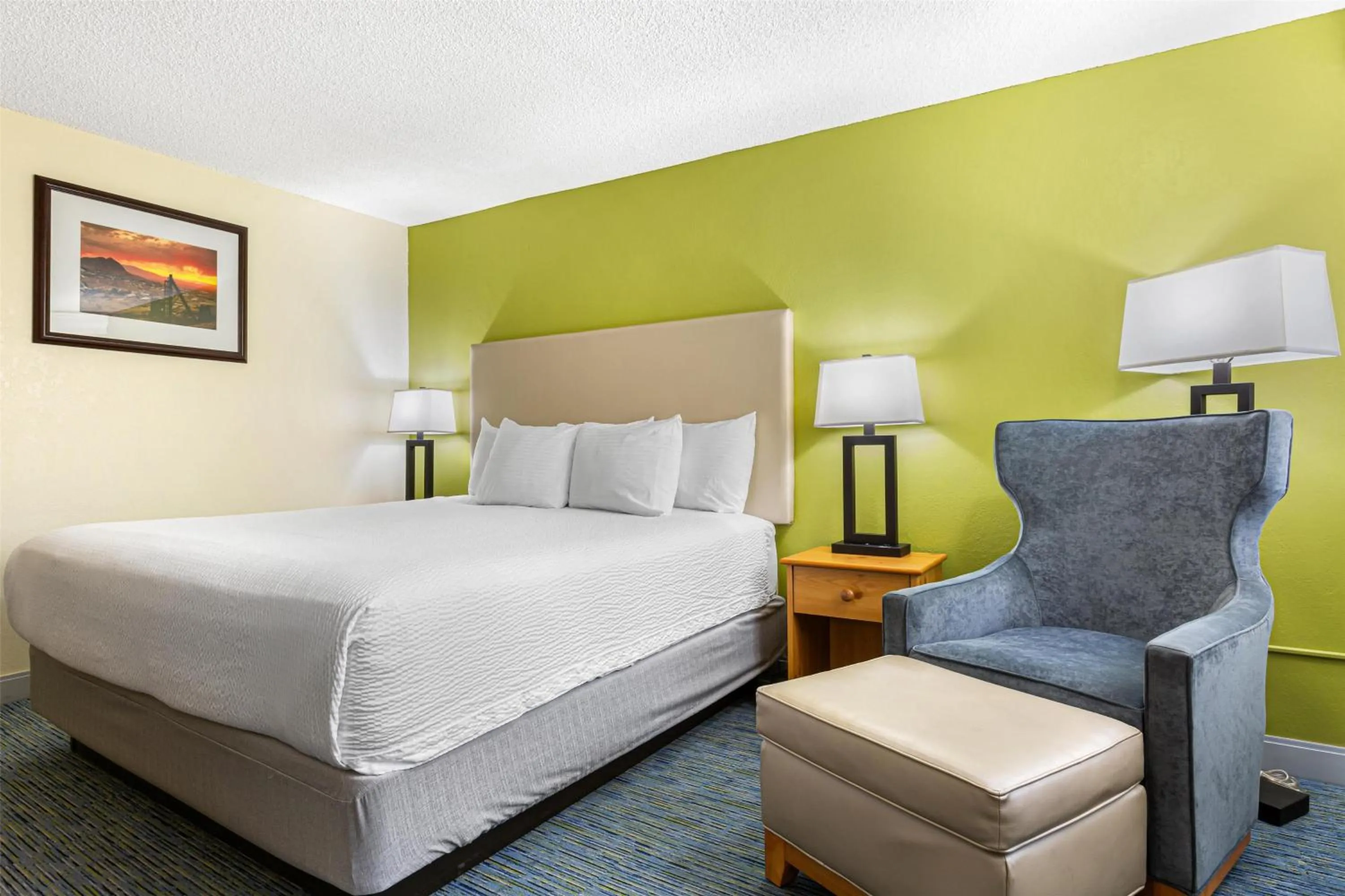 Bedroom, Bed in Best Western Hi-Desert Inn