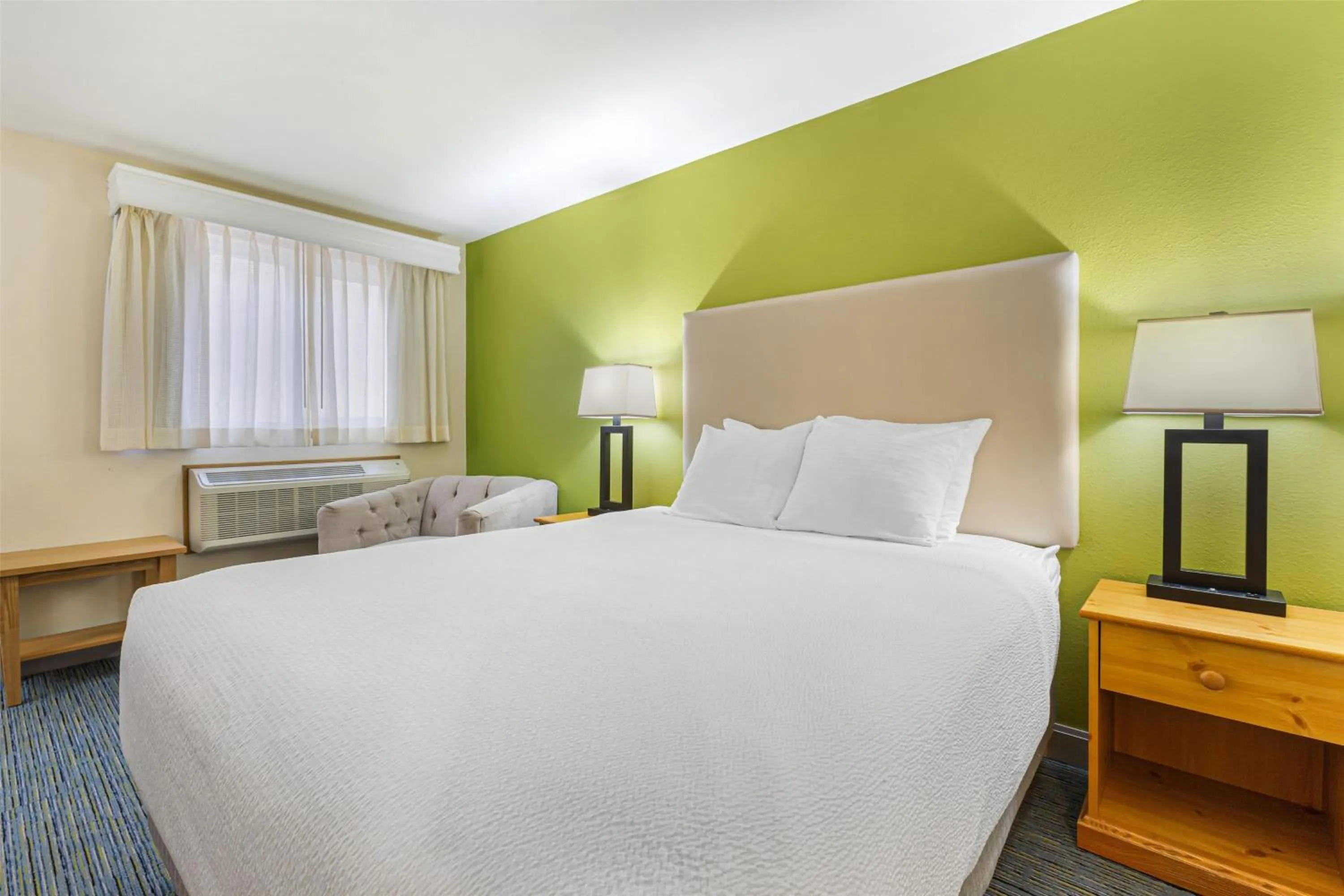 Photo of the whole room, Bed in Best Western Hi-Desert Inn