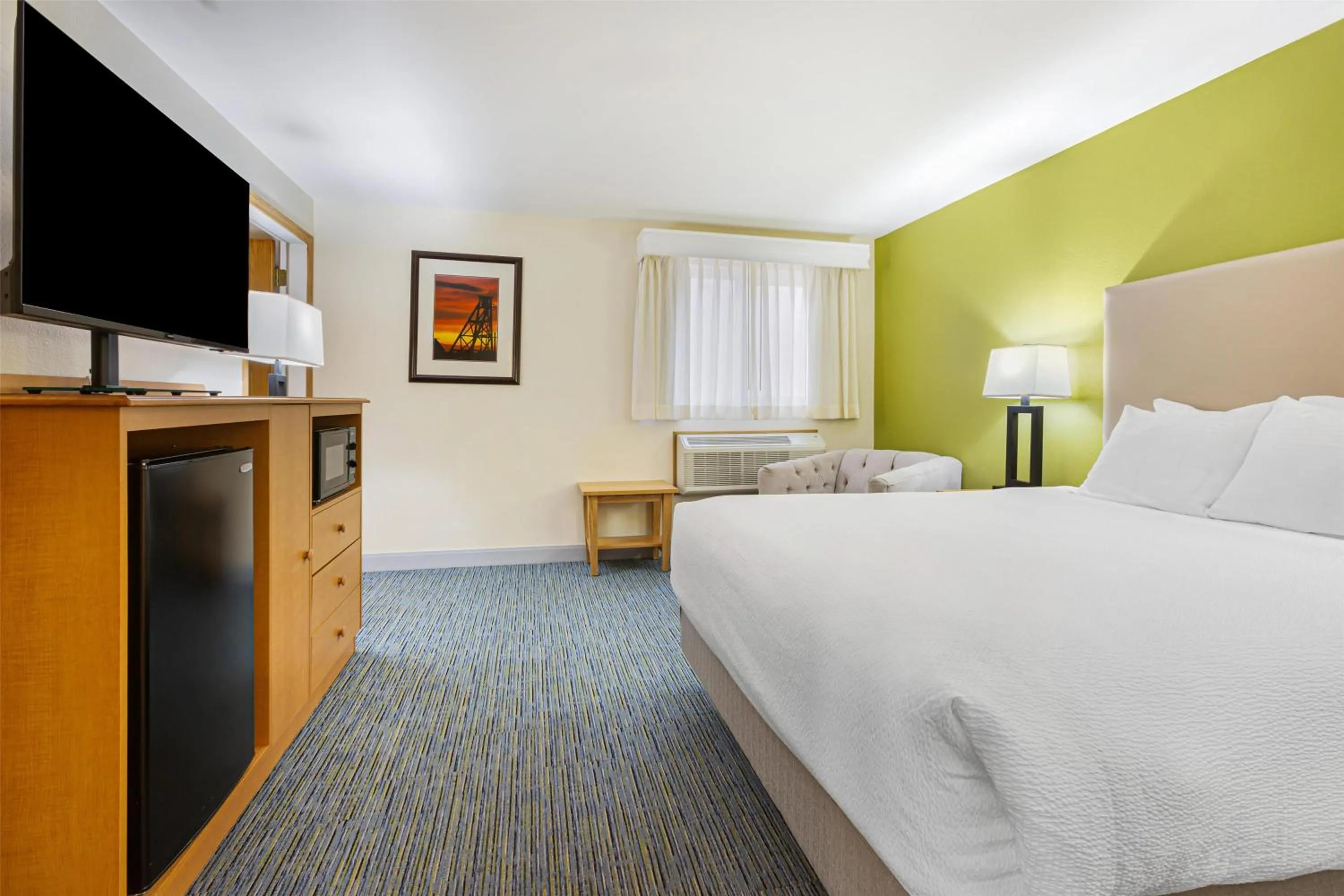 Photo of the whole room, Bed in Best Western Hi-Desert Inn