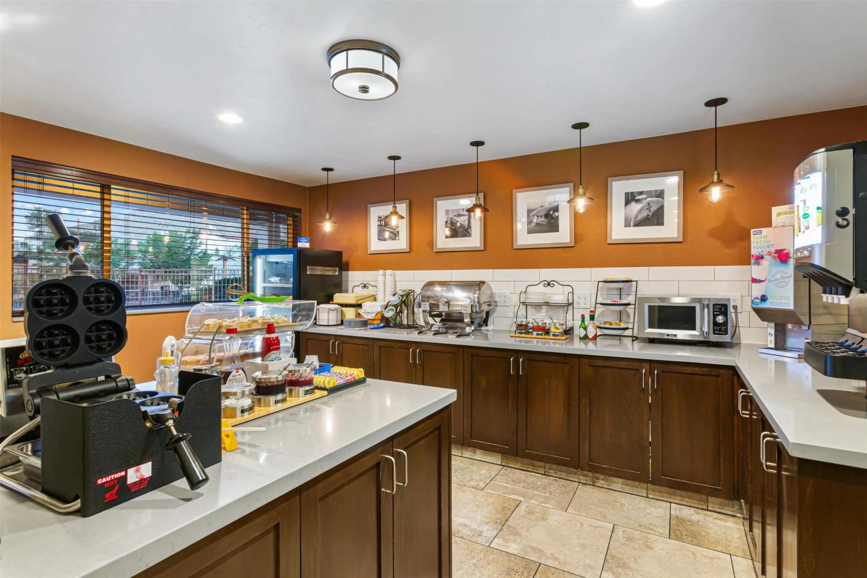 Breakfast in Best Western Hi-Desert Inn