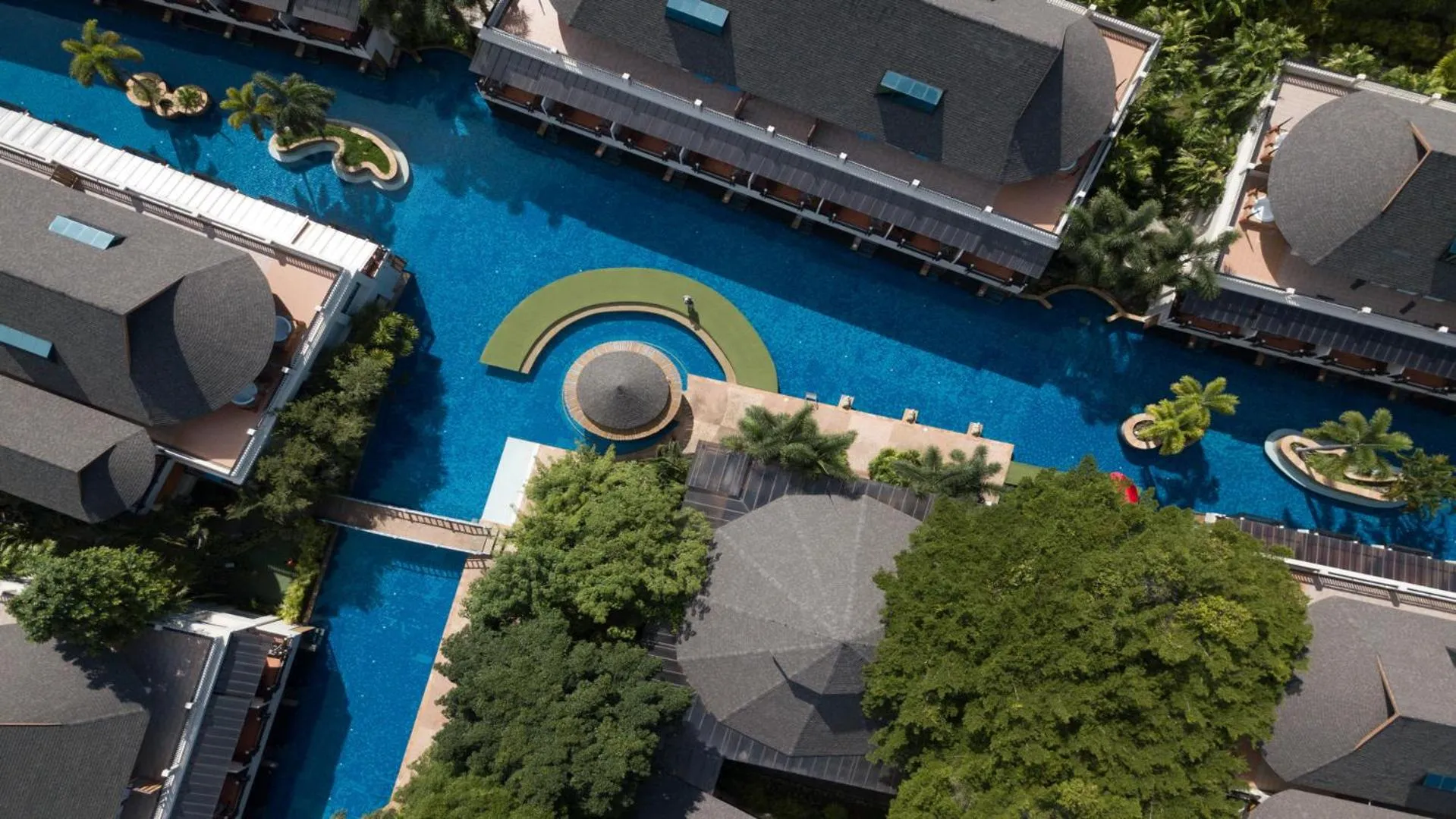 Pool view in Chada Lanta Beach Resort