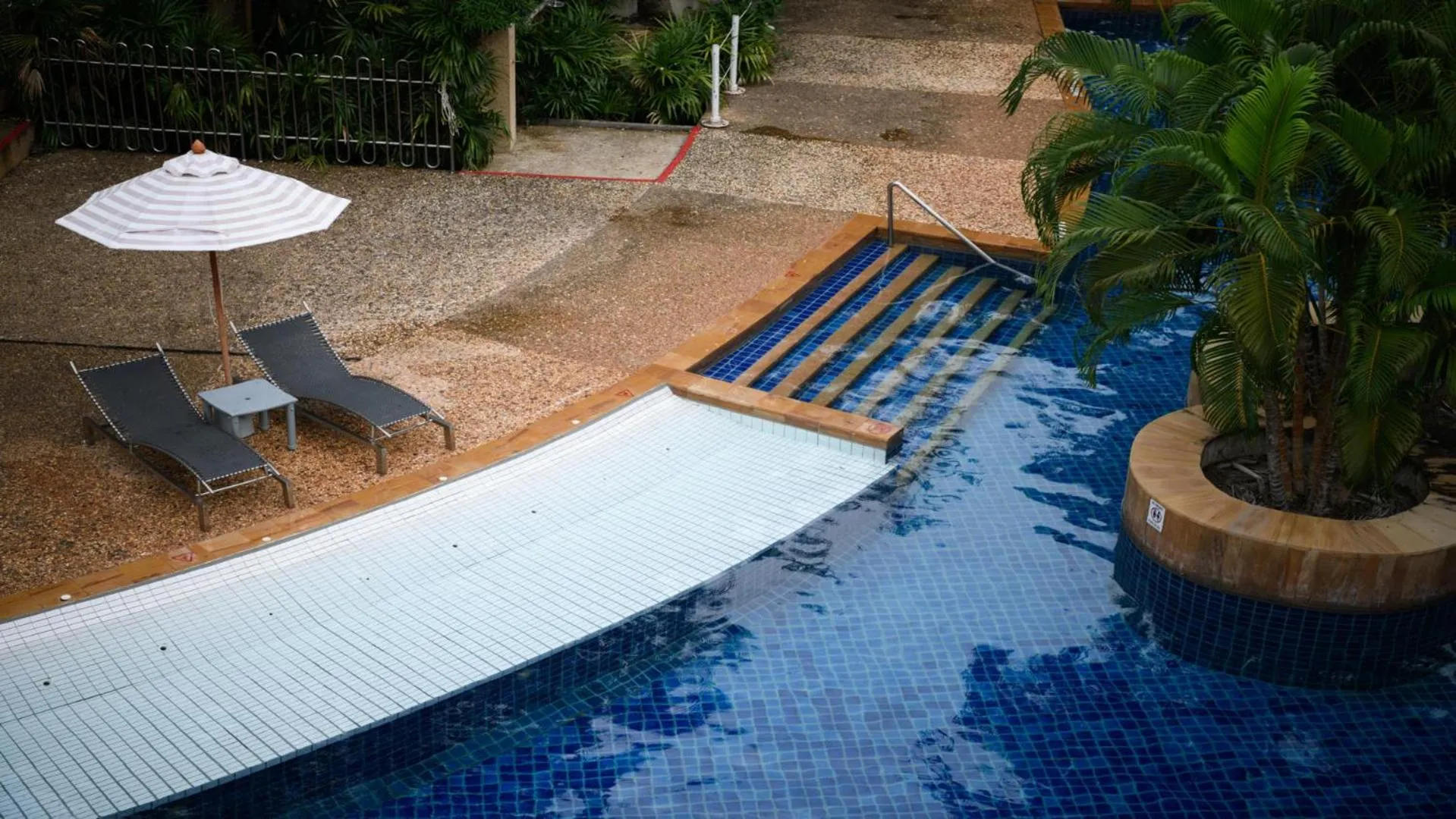 Pool view in Chada Lanta Beach Resort