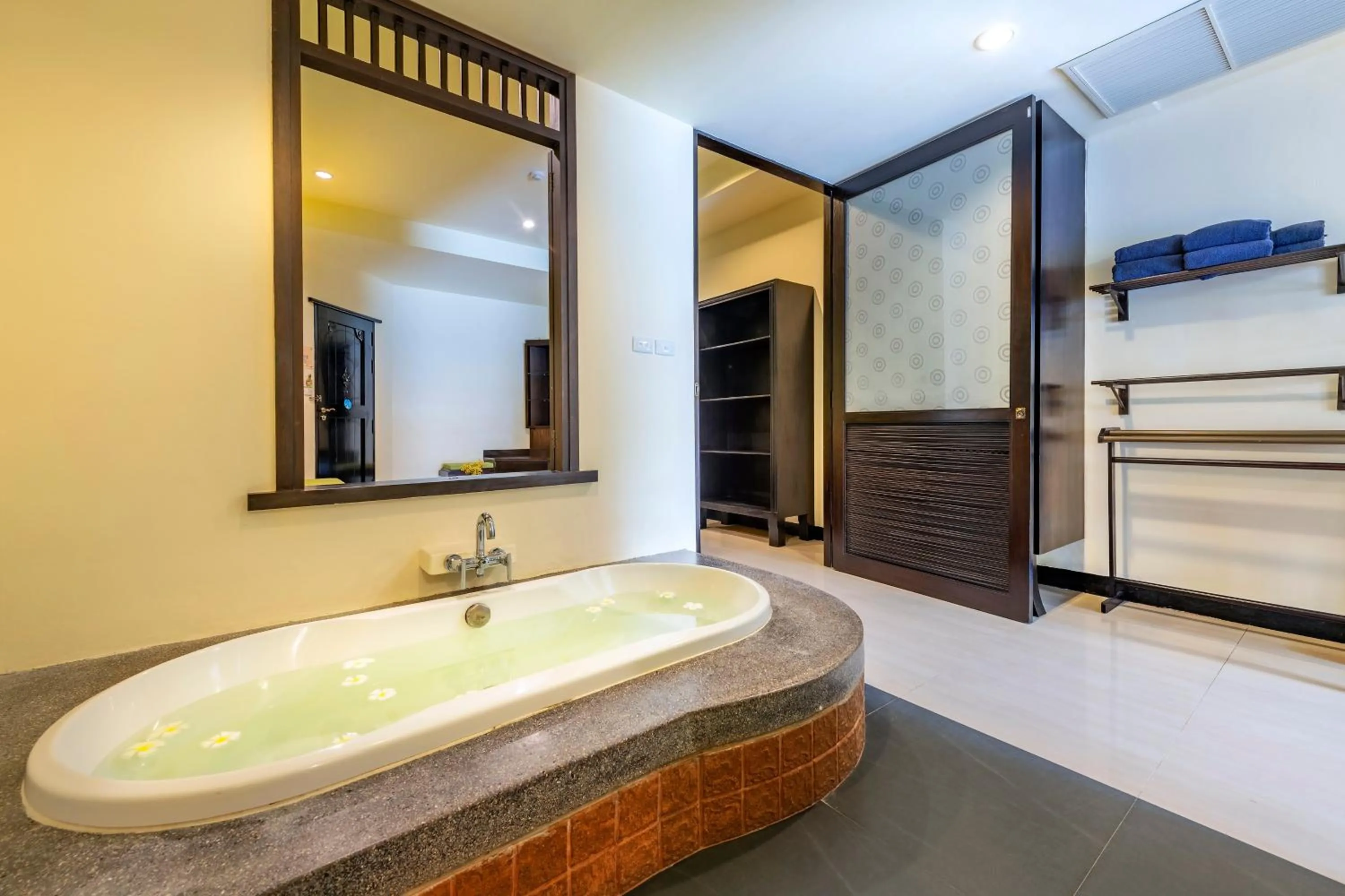 Bathroom in Chada Lanta Beach Resort