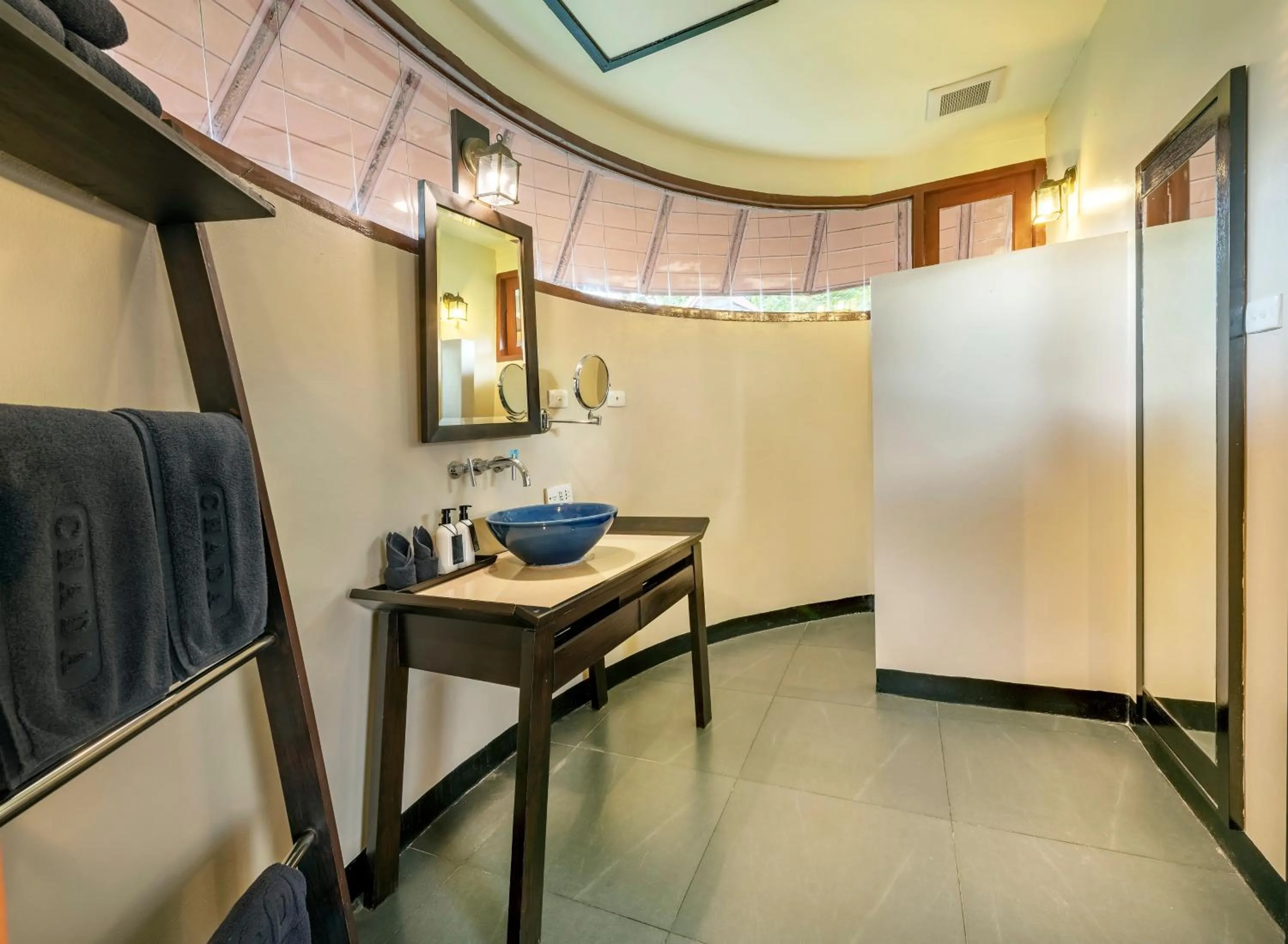 Bathroom in Chada Lanta Beach Resort