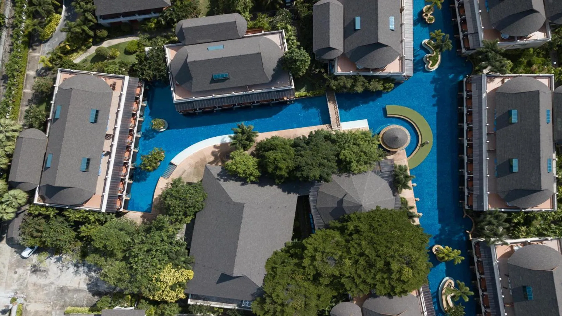 Property building in Chada Lanta Beach Resort