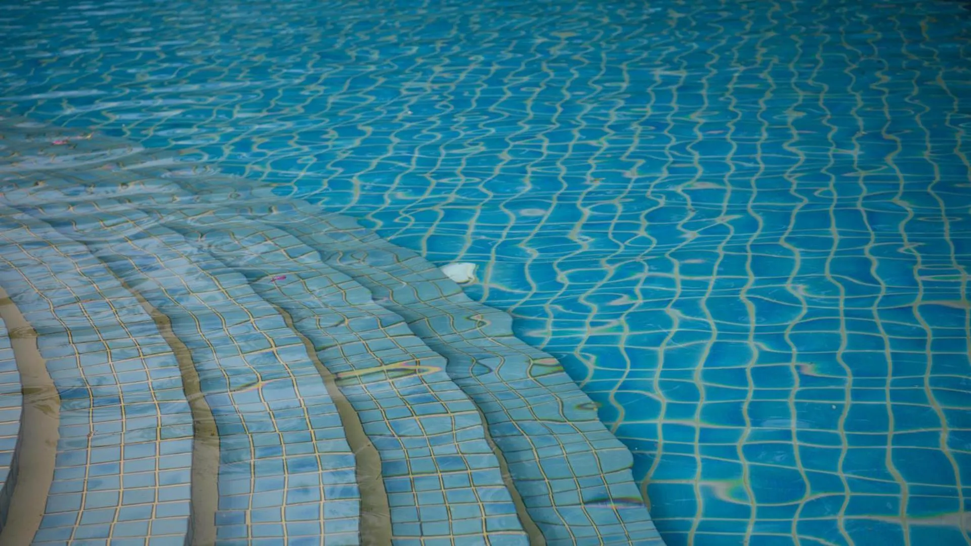 Swimming pool in Chada Lanta Beach Resort