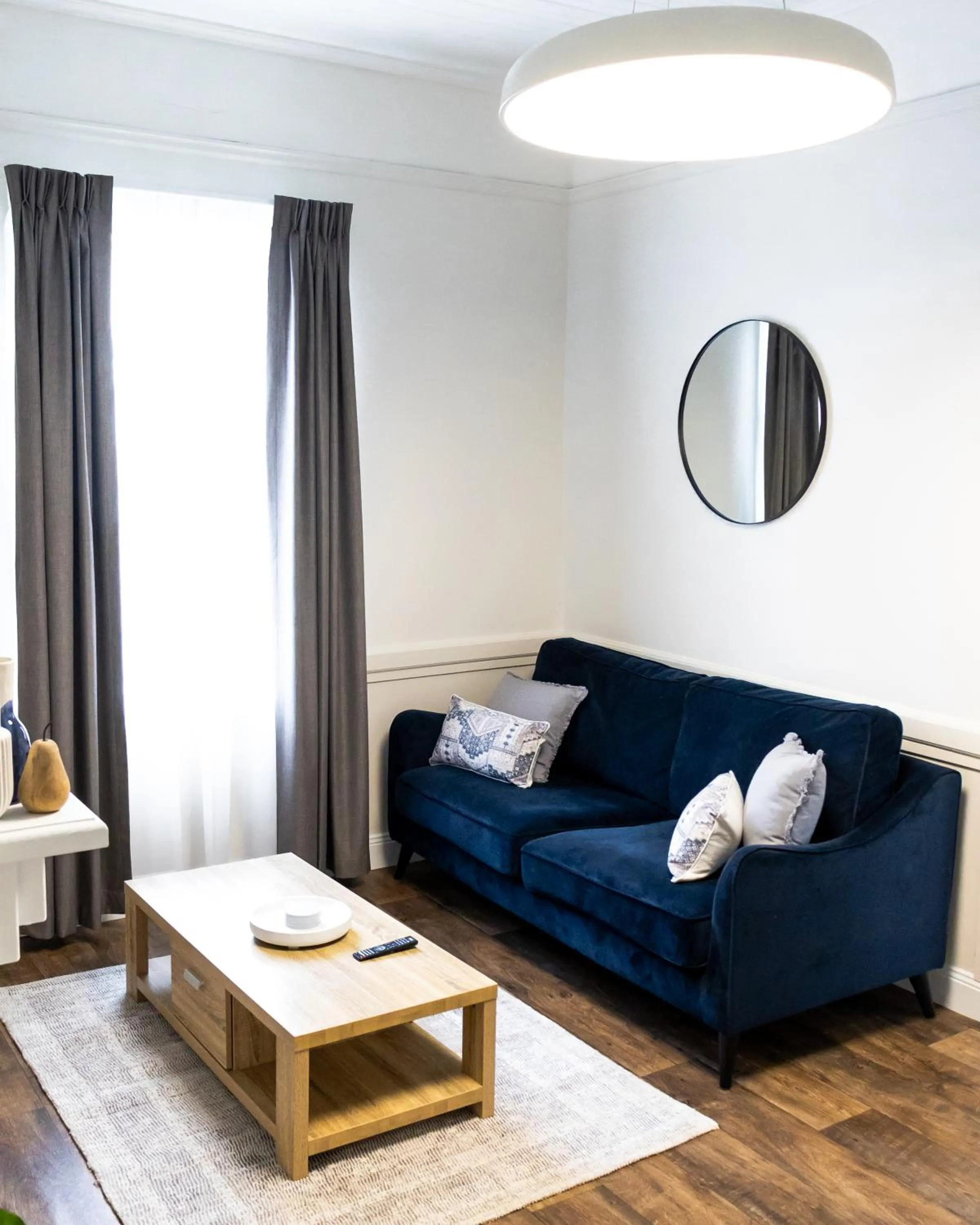 Living room in Zig Zag Motel & Apartments