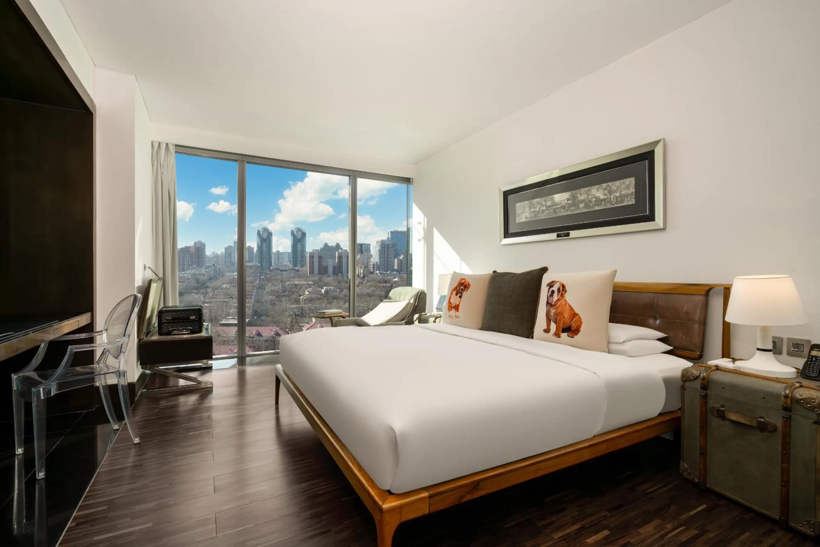 Bed in Hotel Éclat Beijing