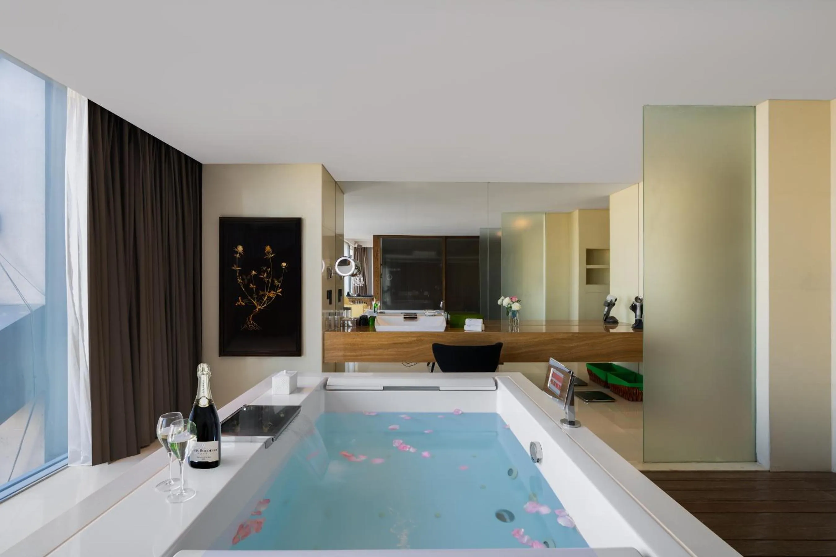 Bath, Bed in Hotel Éclat Beijing