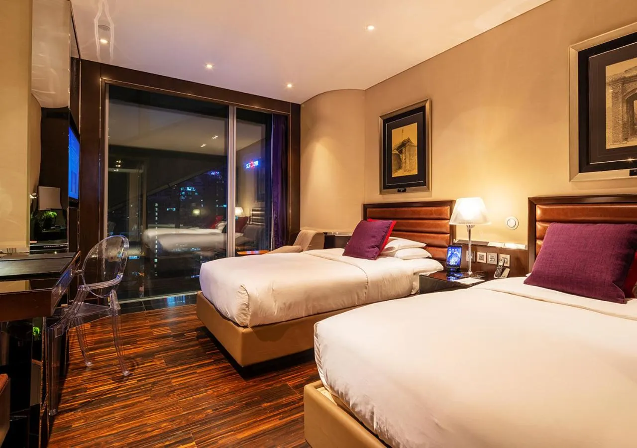 Bed in Hotel Éclat Beijing