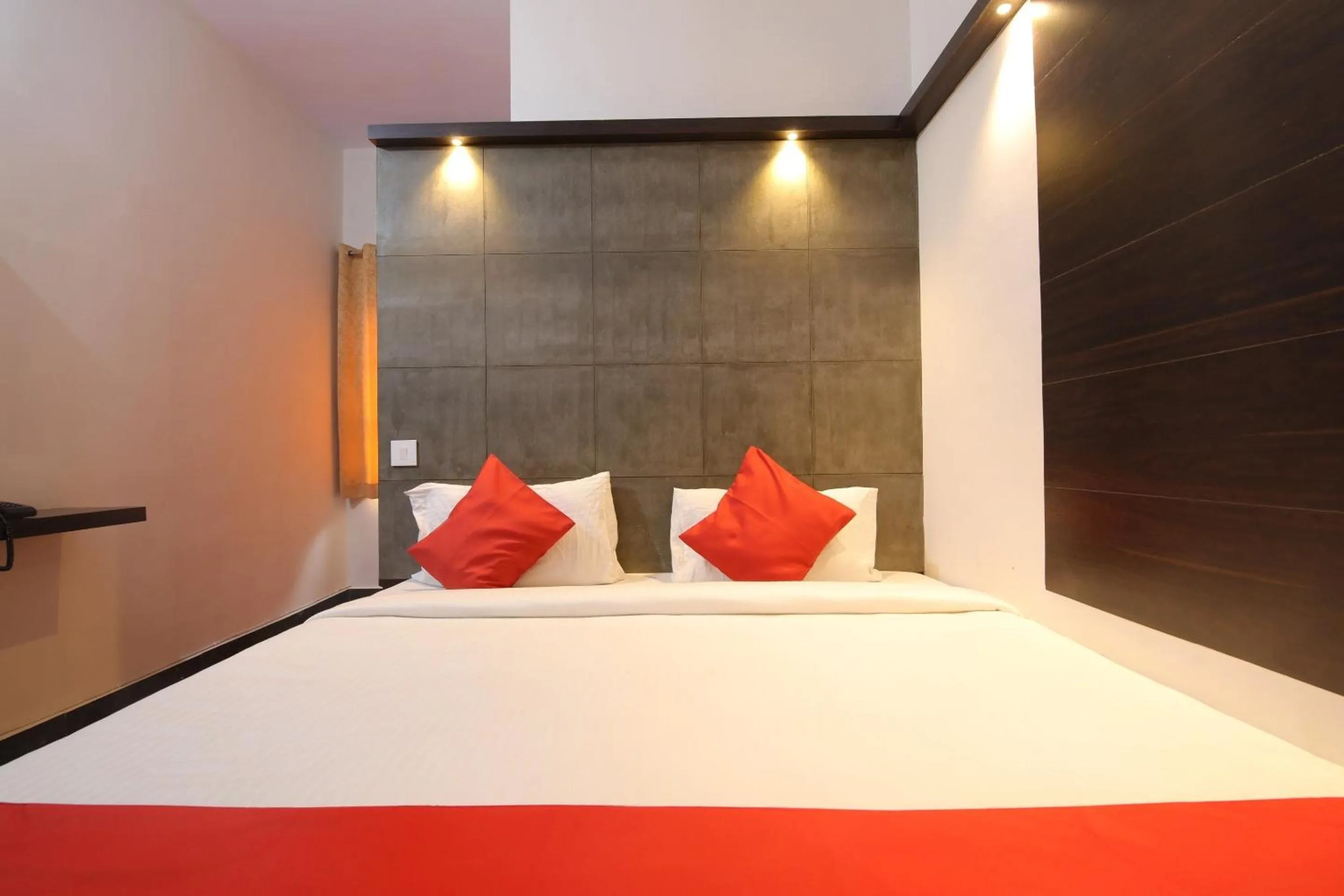 Bedroom, Bed in Collection O Royal Sand