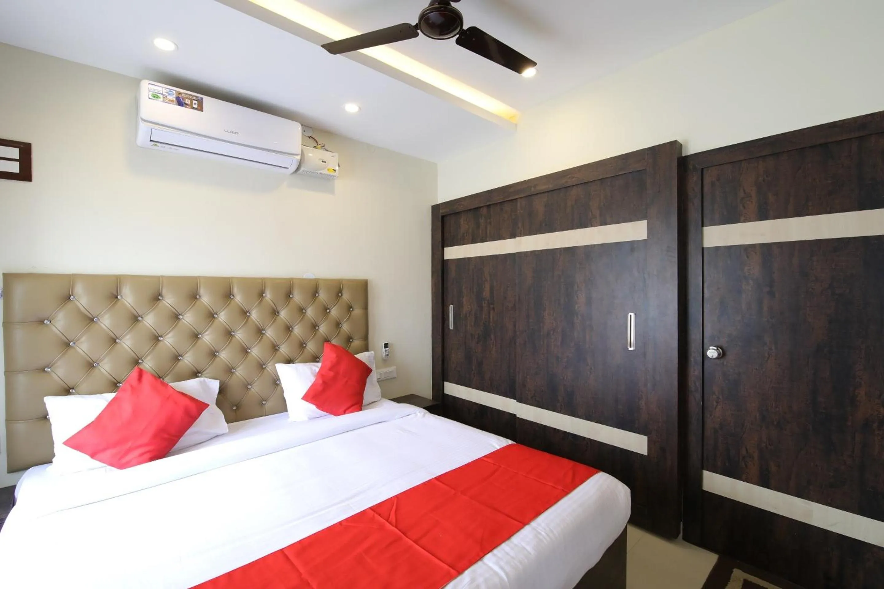 Bedroom, Bed in Collection O Royal Sand